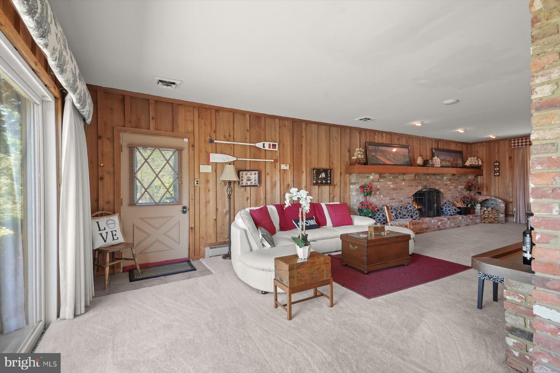 LOCUST GROVE ESTATES SUB - Residential