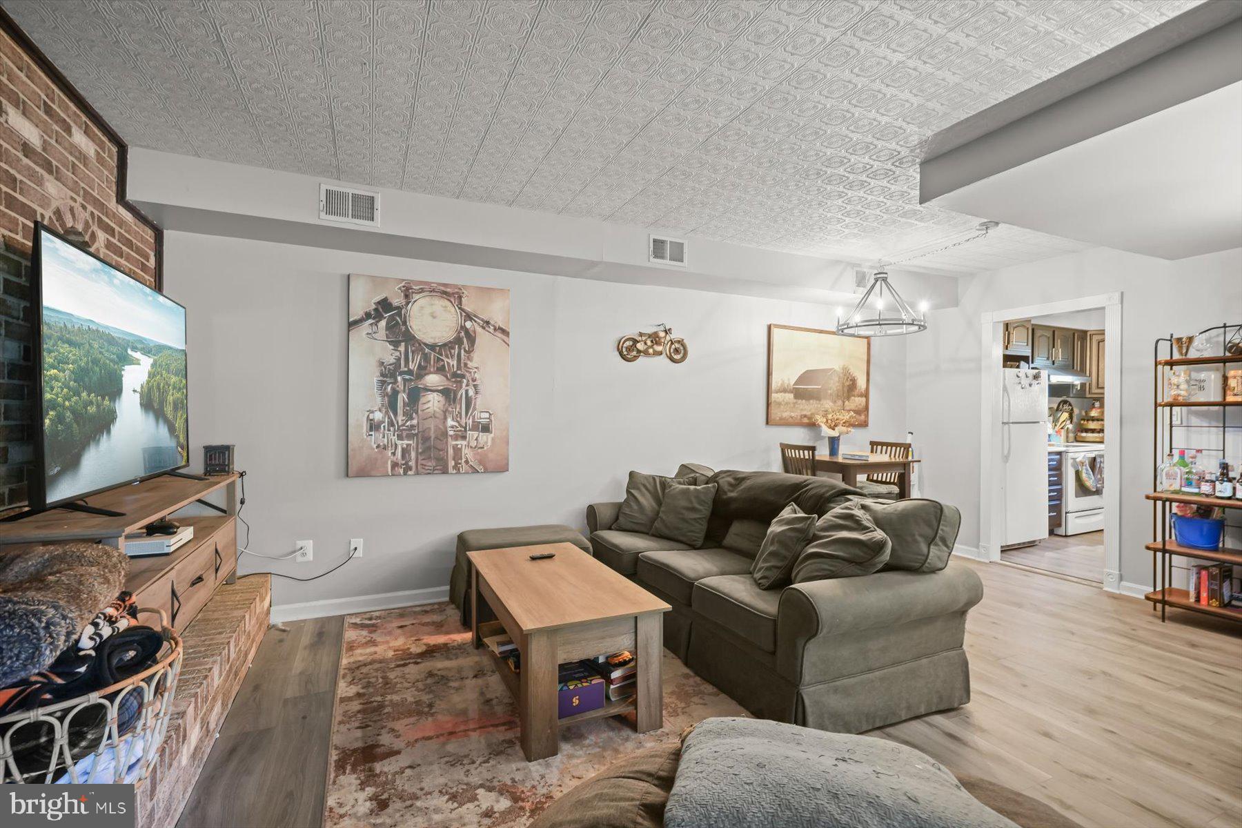 LOCUST GROVE ESTATES SUB - Residential