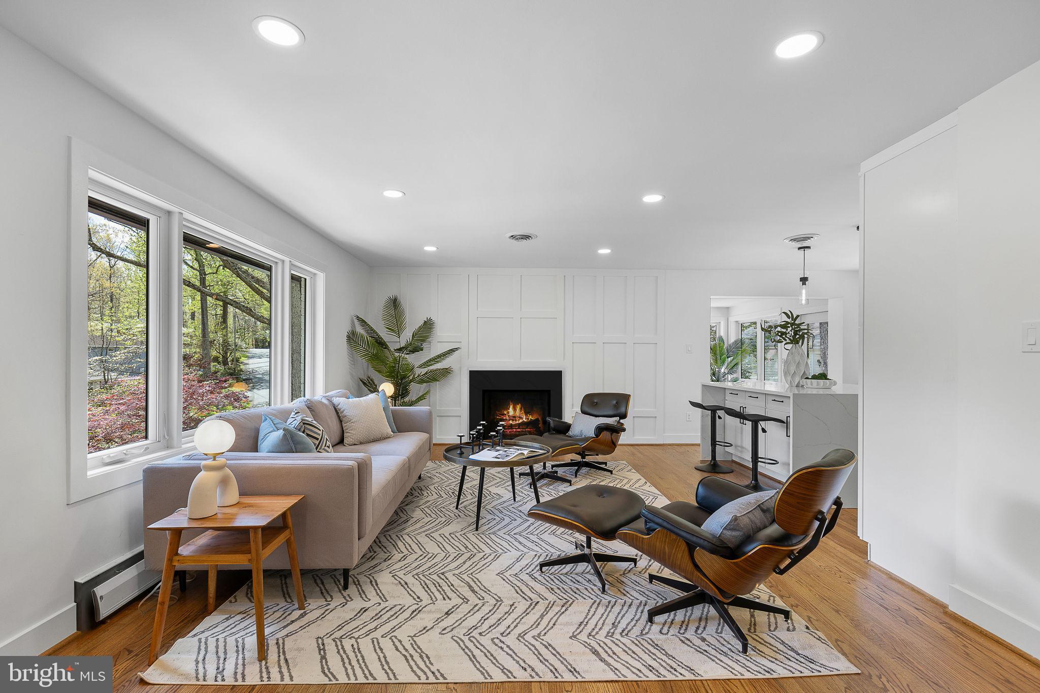LAKE BARCROFT - Residential