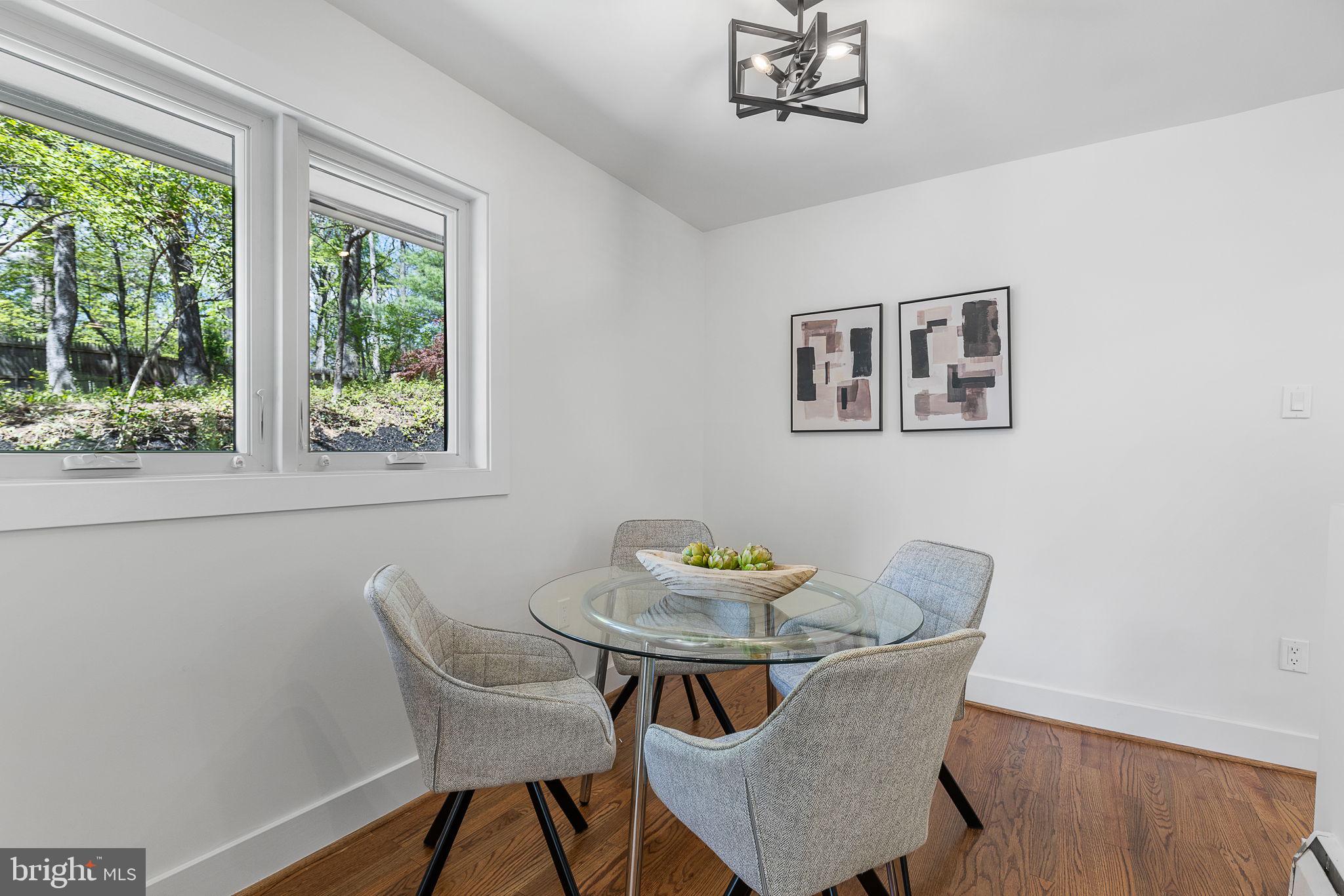 LAKE BARCROFT - Residential