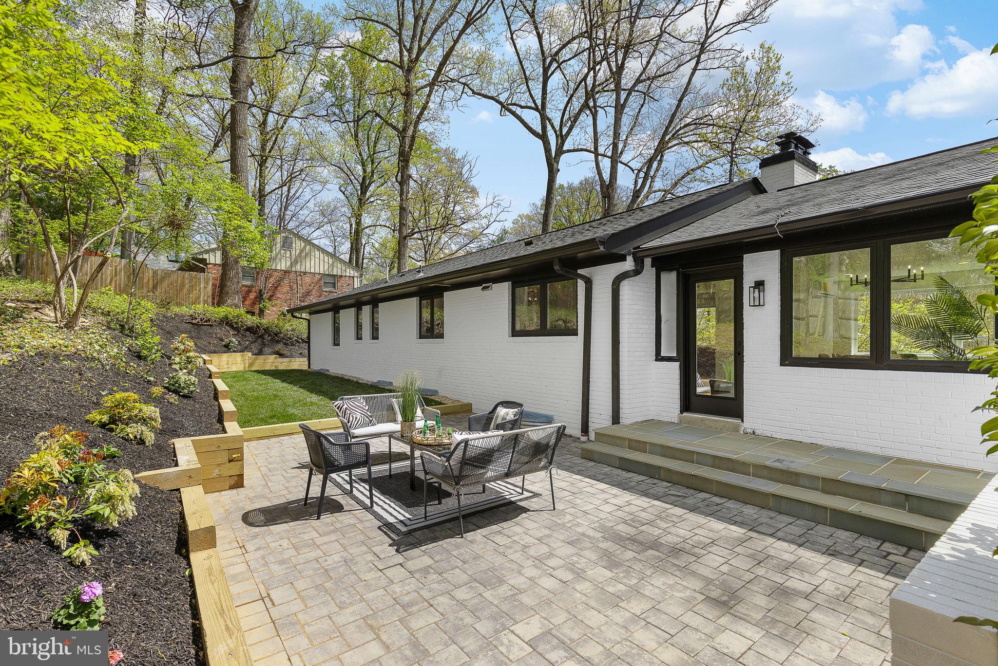 LAKE BARCROFT - Residential