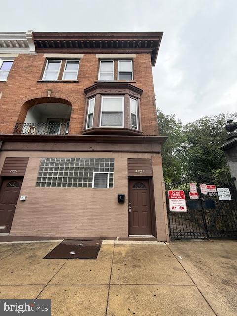 Charming 1 Bedroom, 1 Bath, ground level Apartment in the heart of Germantown! Enjoy a thoughtfully designed layout that includes: Spacious bedroom, updated bathroom with stall shower, Gas cooking, and more. This unit is ideal for anyone seeking comfort, convenience, and practicality. Close proximity to public transportation, shopping and parks. Don’t miss out—schedule your tour today!