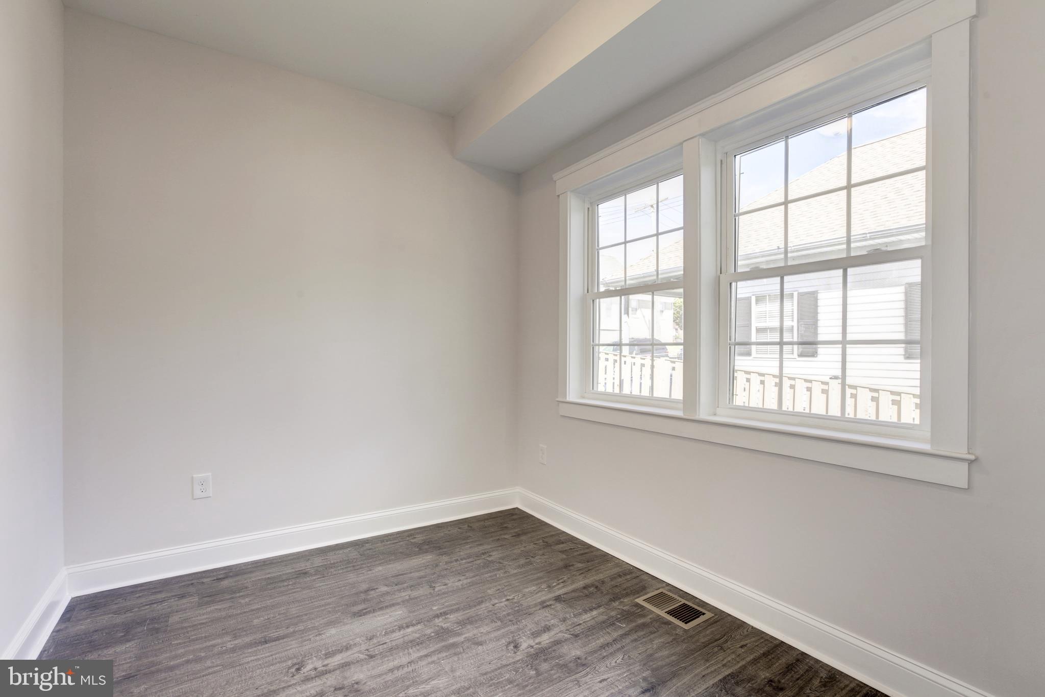 MT RAINIER- RHODE ISL AV - Residential