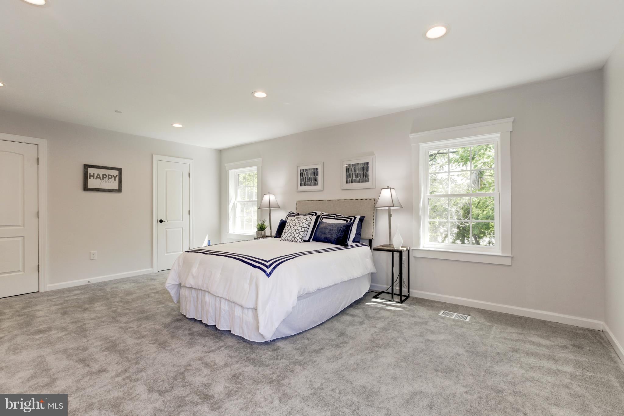MT RAINIER- RHODE ISL AV - Residential