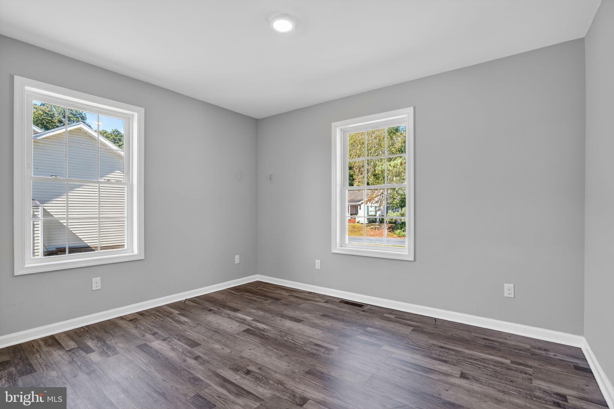 CAPTAIN'S COVE - Residential