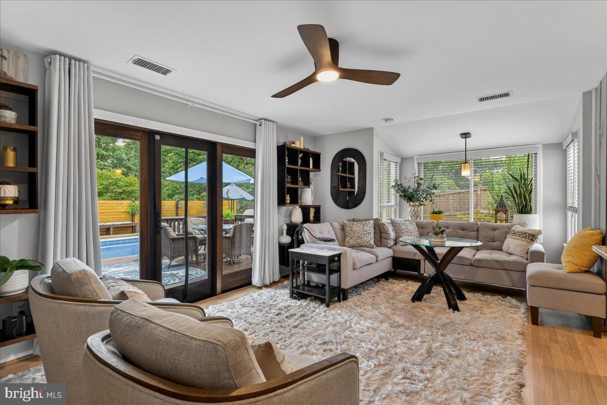 SOUTHERN GROVE - Residential