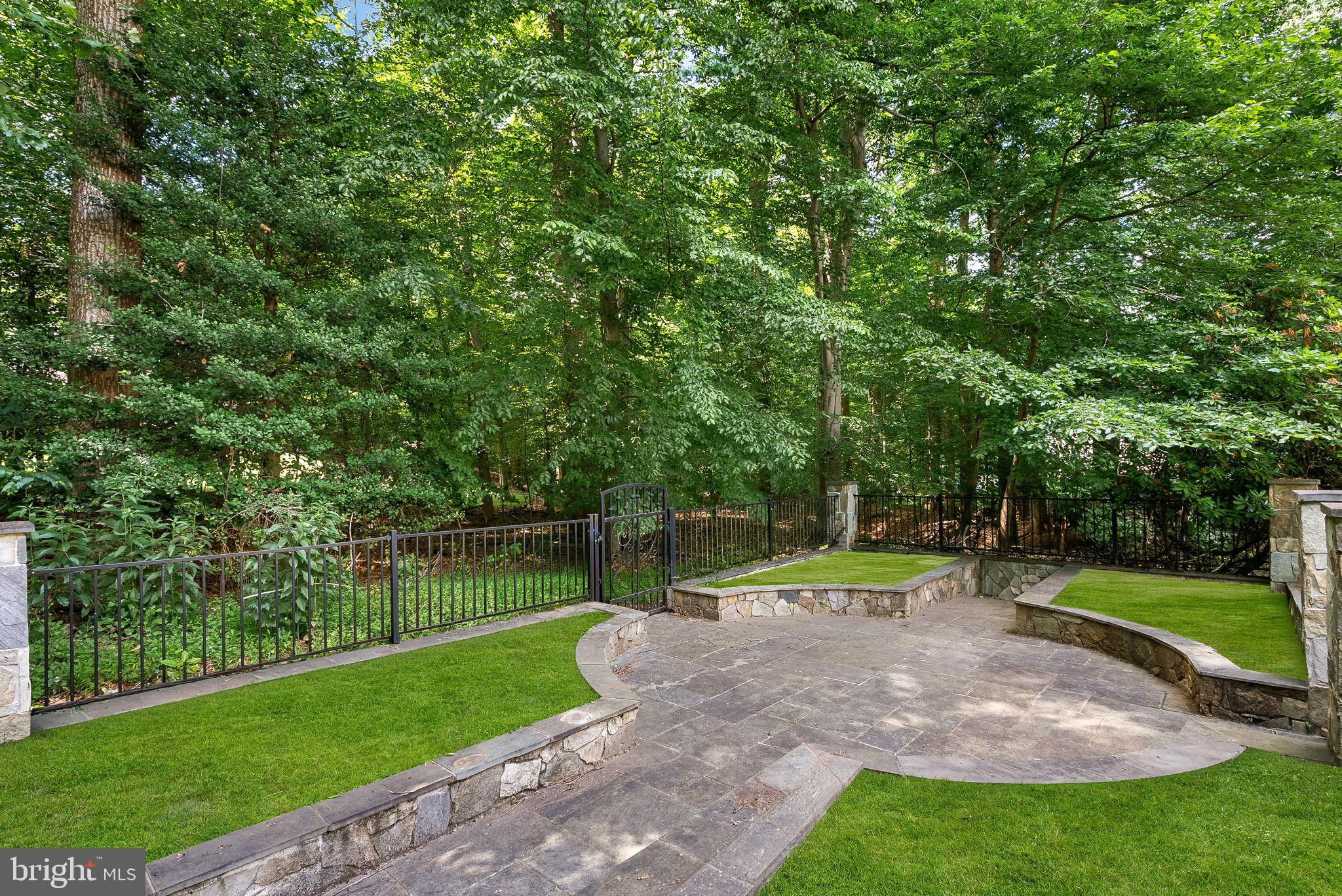 FALCON RIDGE - Residential