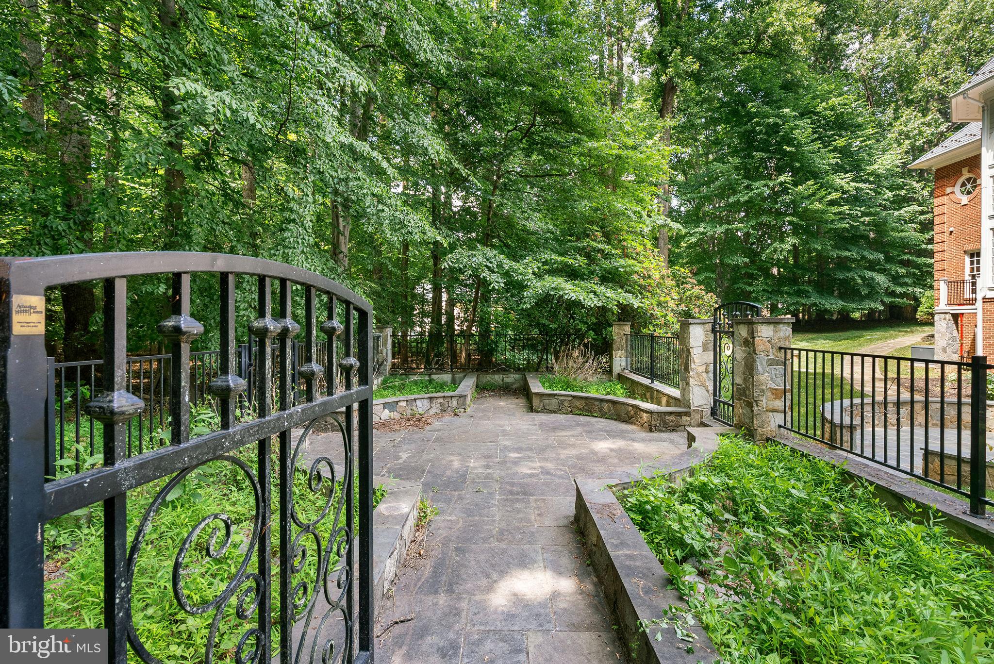 FALCON RIDGE - Residential