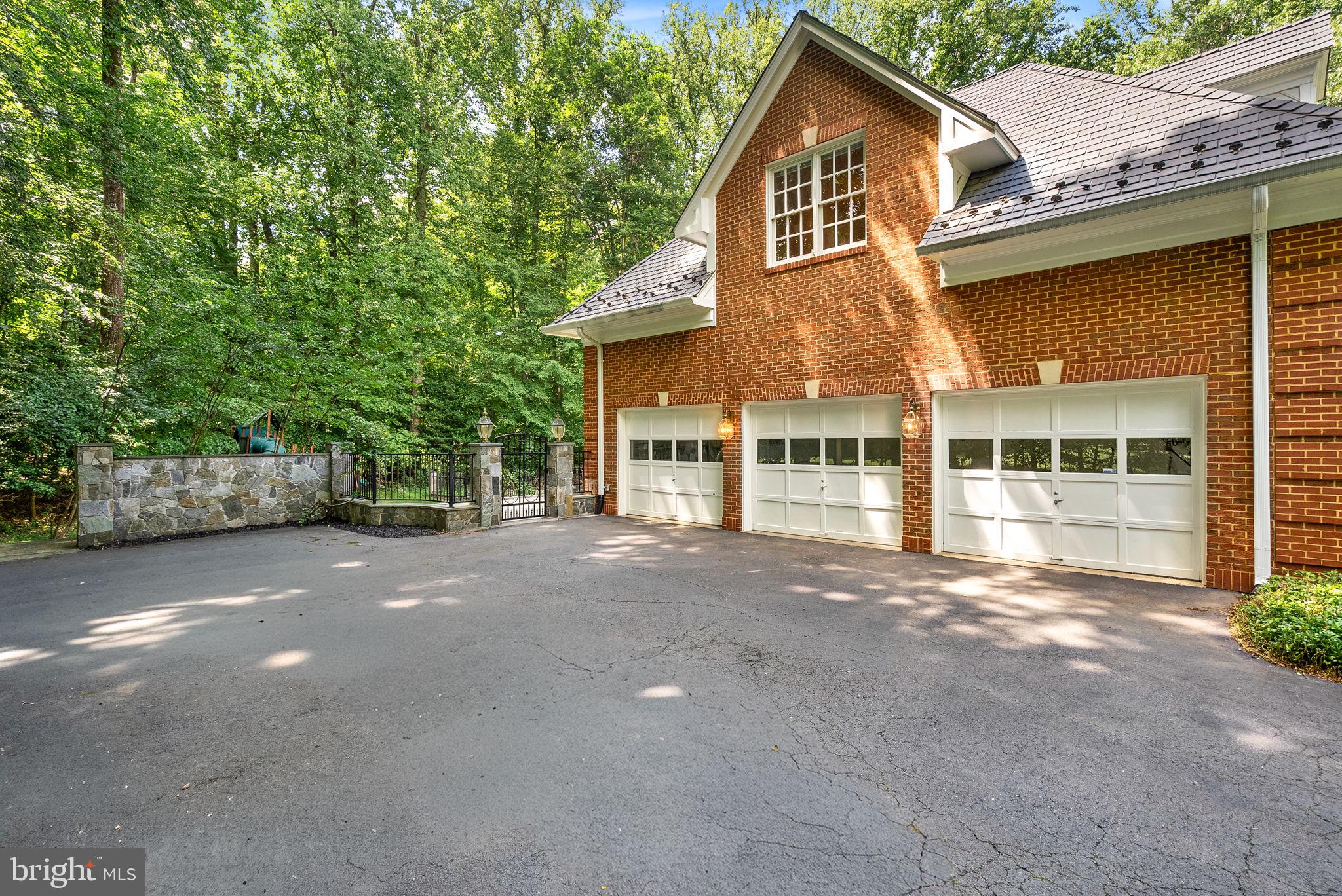 FALCON RIDGE - Residential