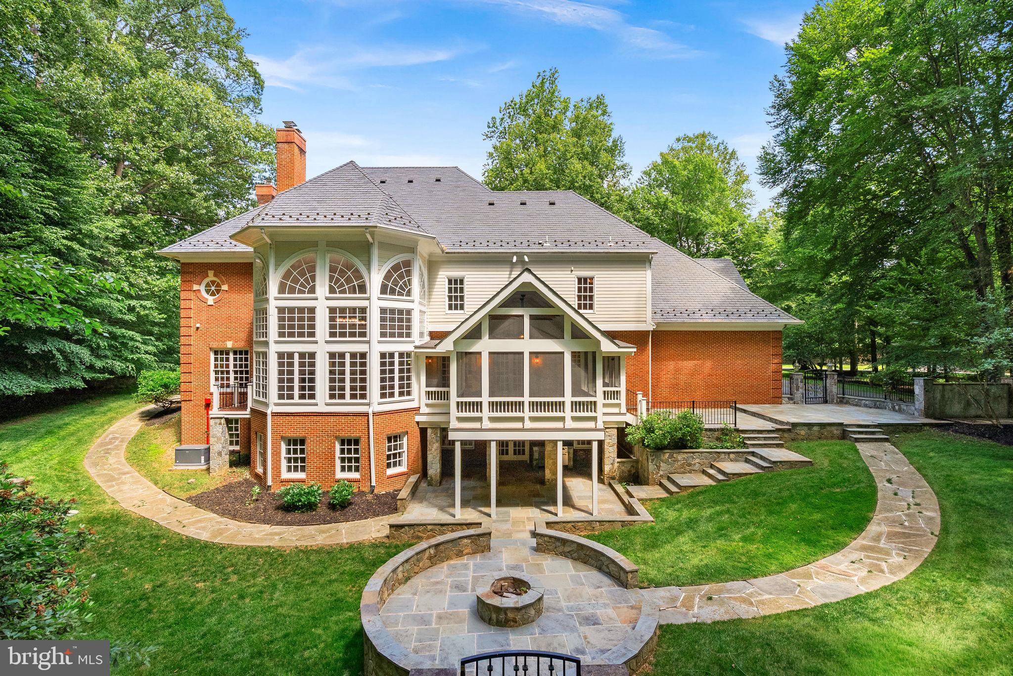 FALCON RIDGE - Residential