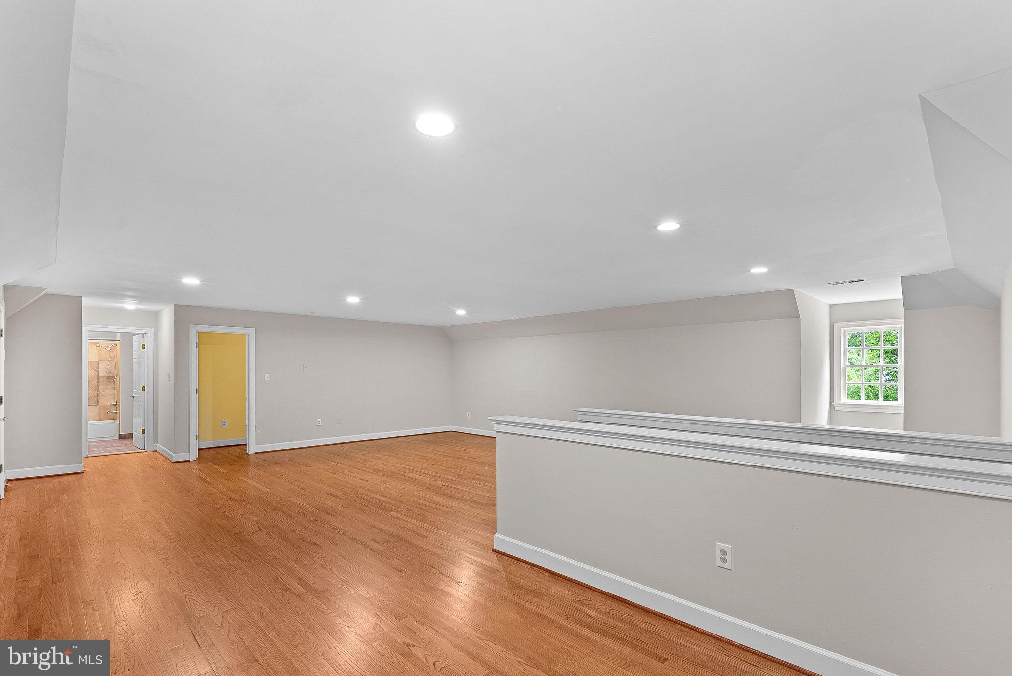 FALCON RIDGE - Residential