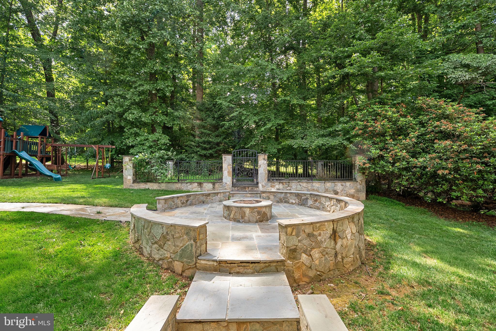 FALCON RIDGE - Residential