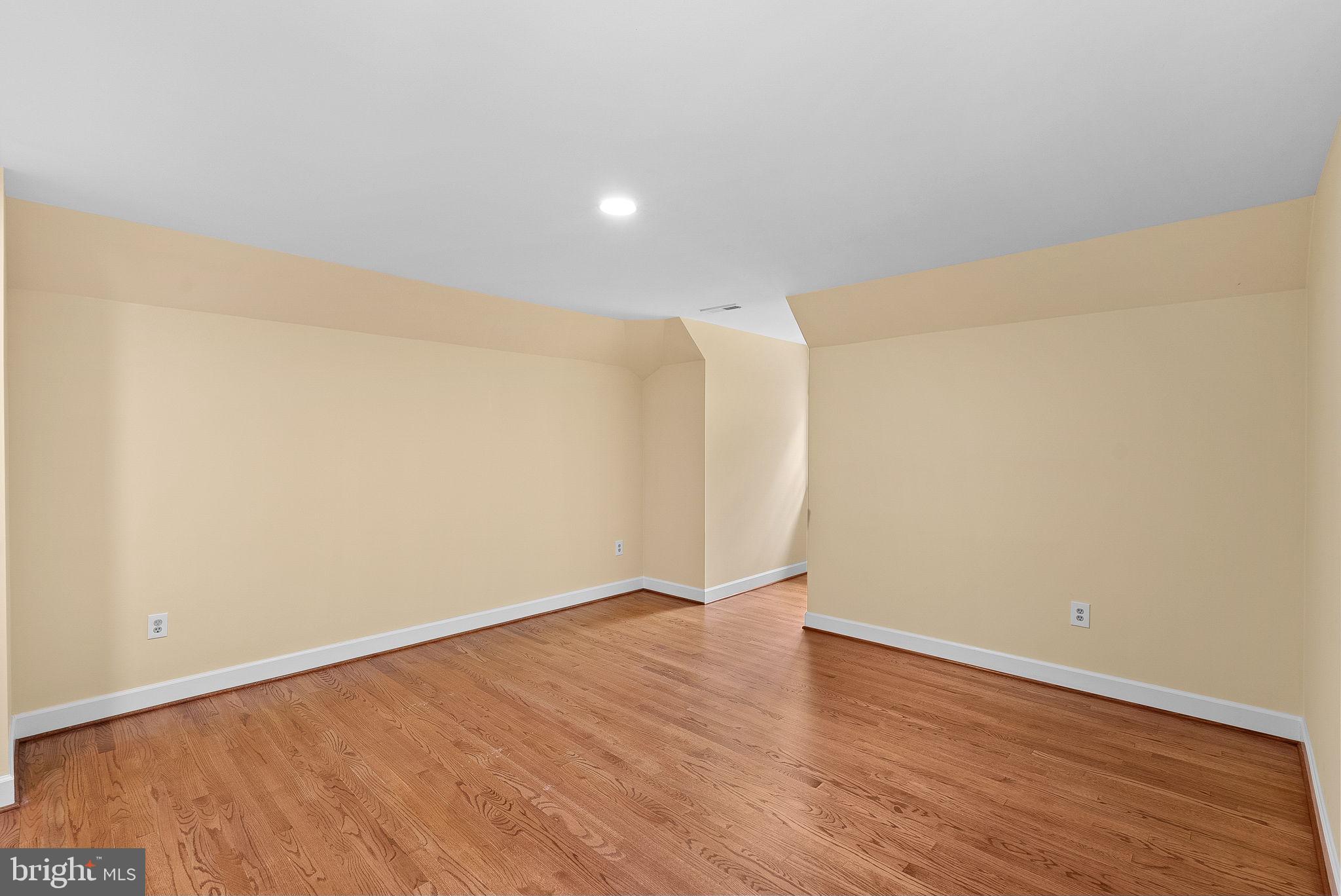 FALCON RIDGE - Residential