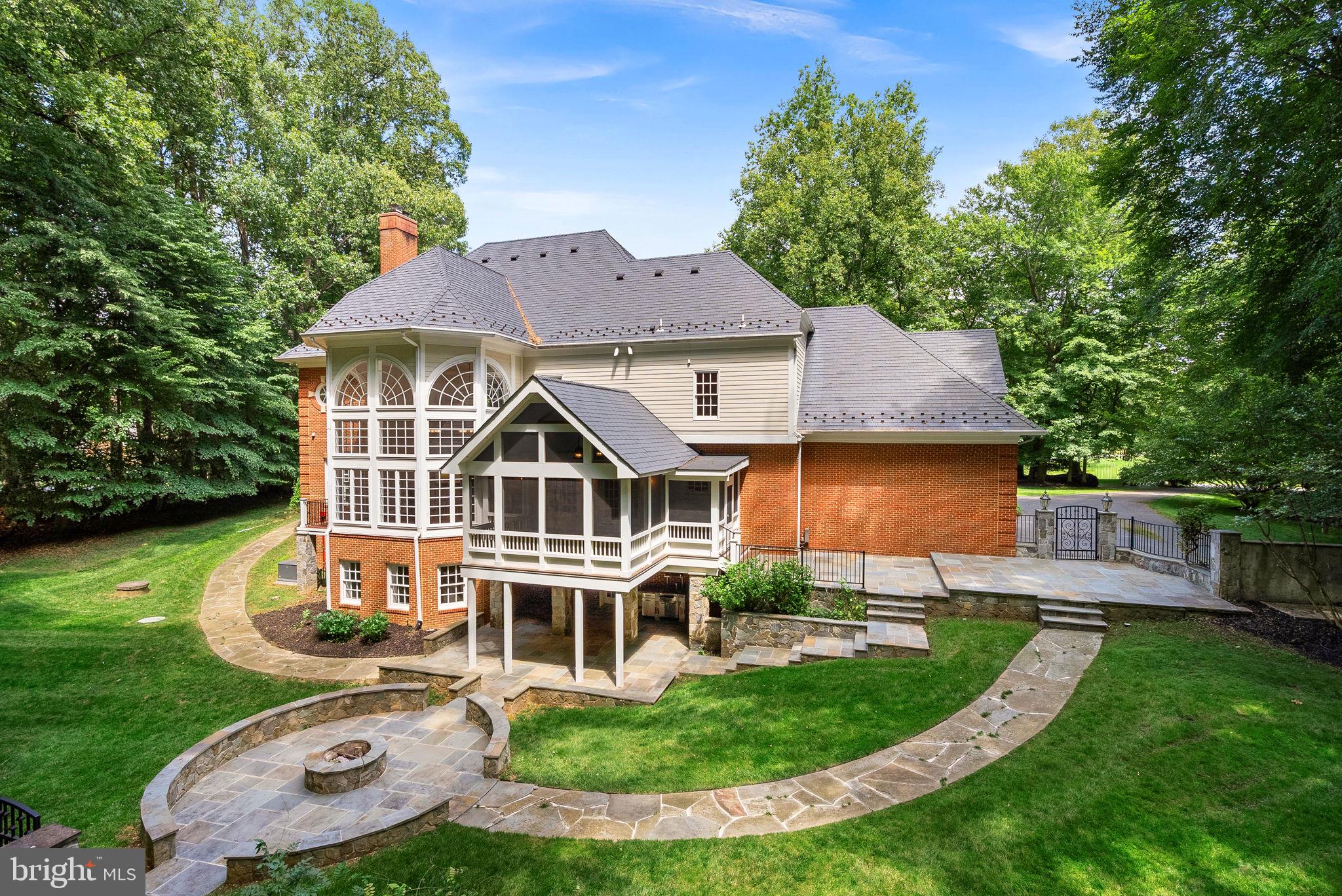 FALCON RIDGE - Residential