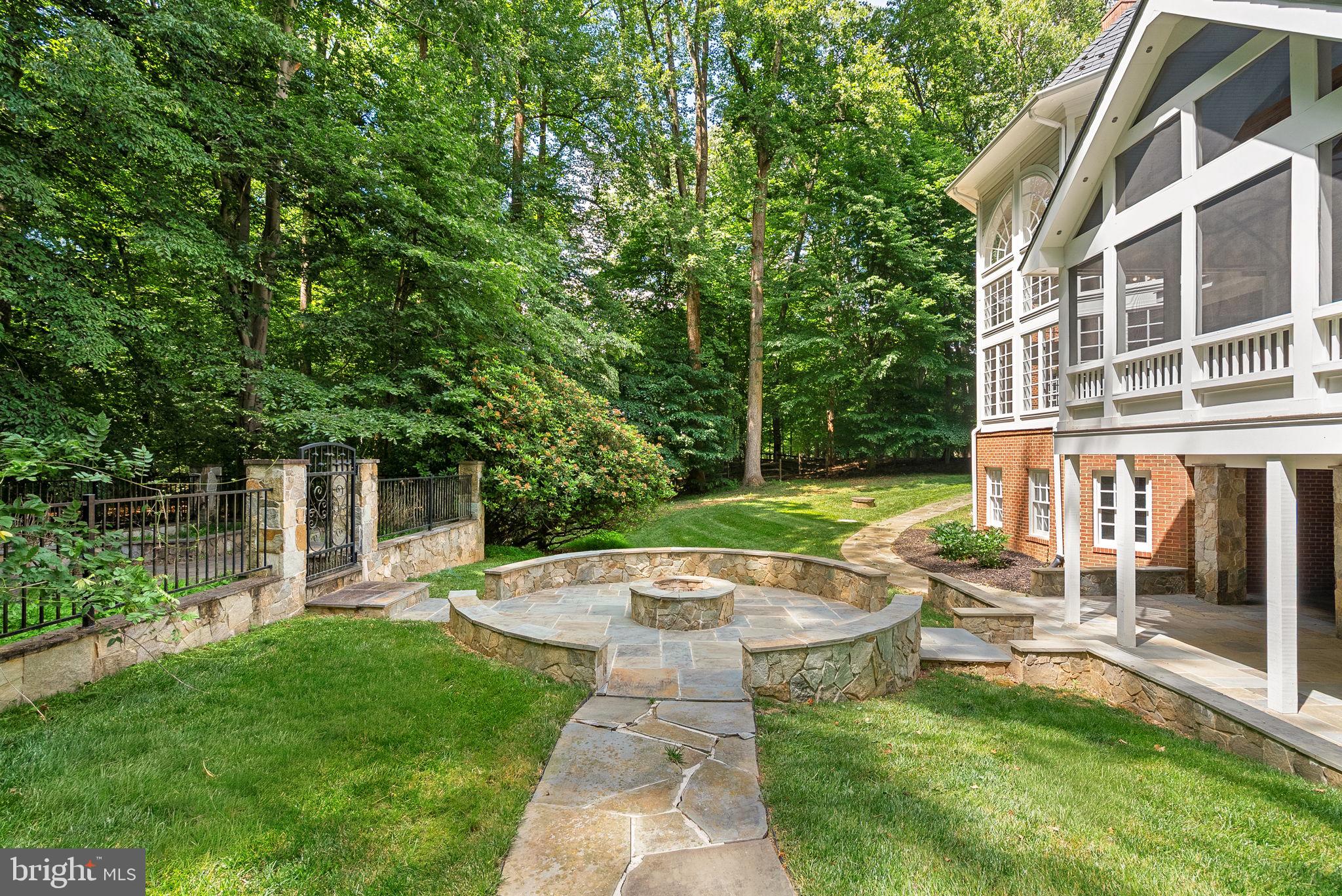 FALCON RIDGE - Residential