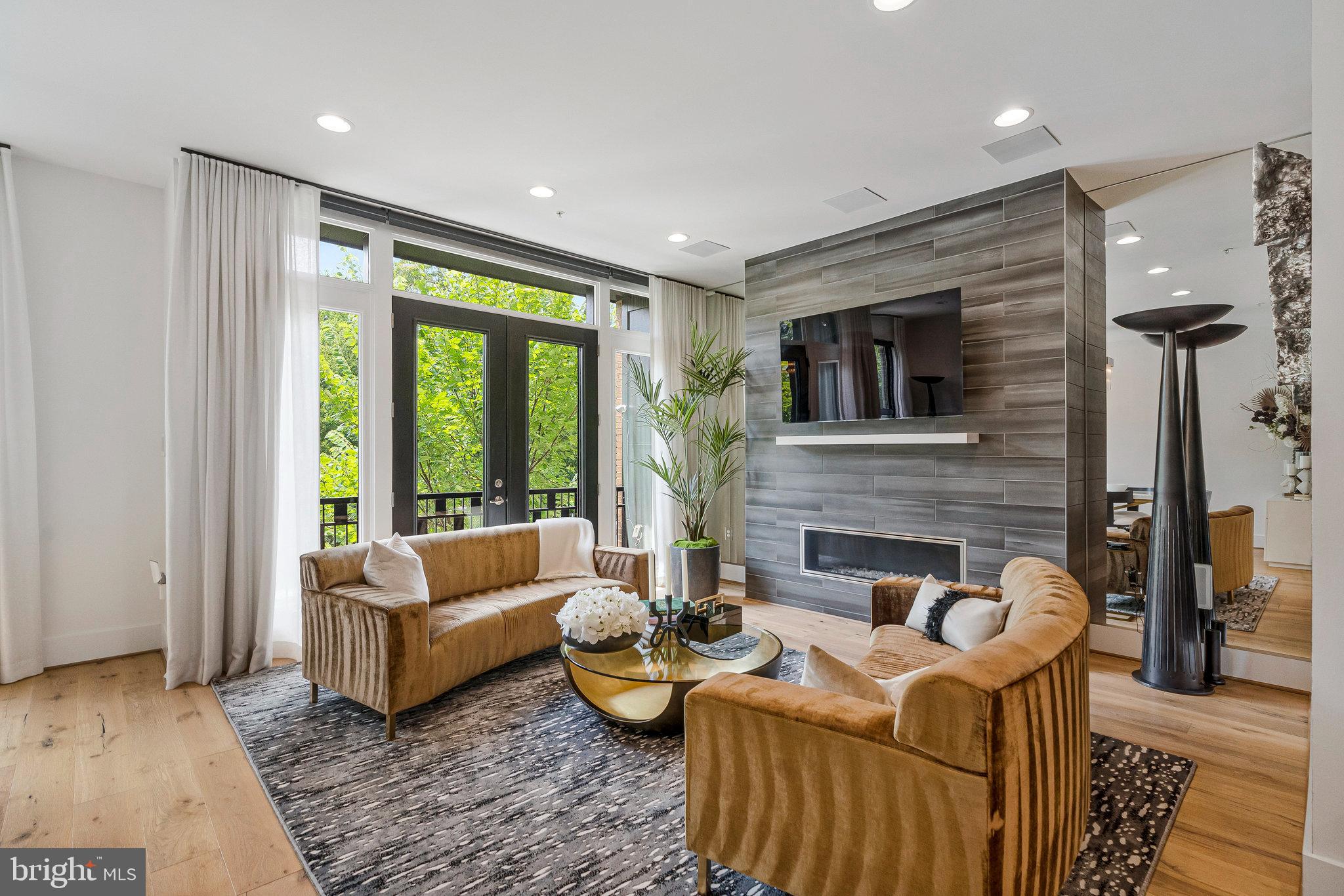 ONE LOUDOUN - Residential