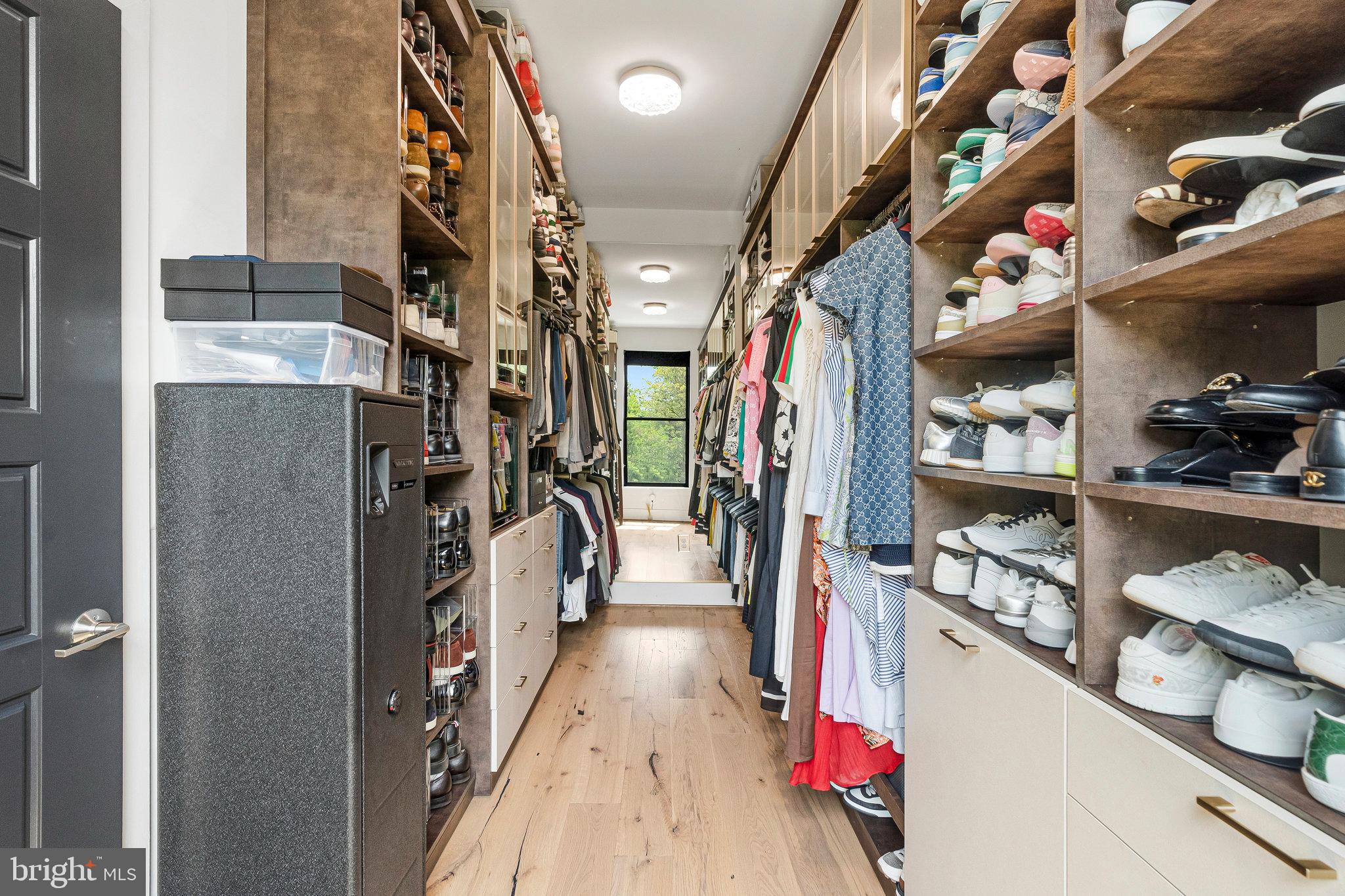 ONE LOUDOUN - Residential