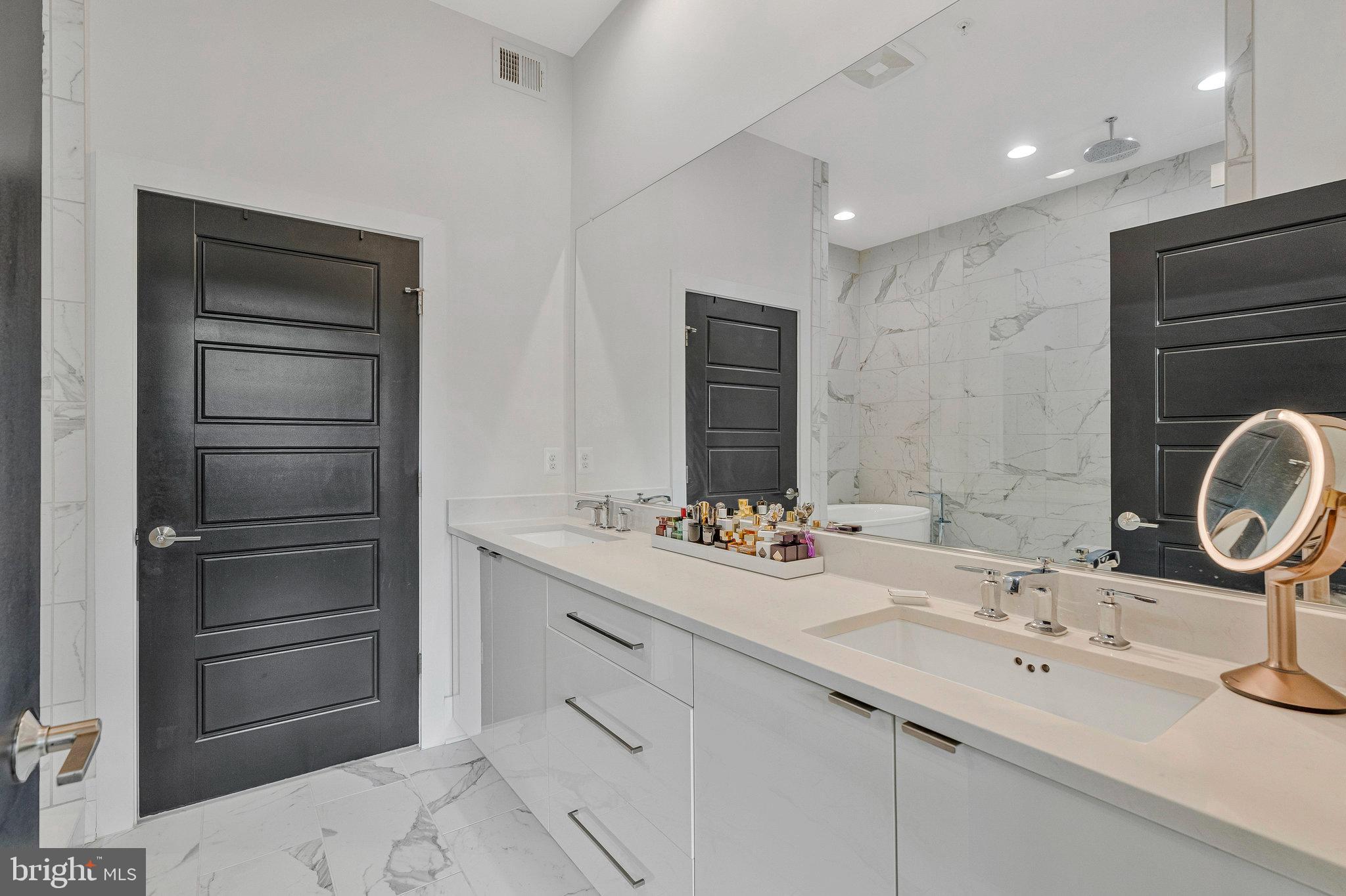 ONE LOUDOUN - Residential