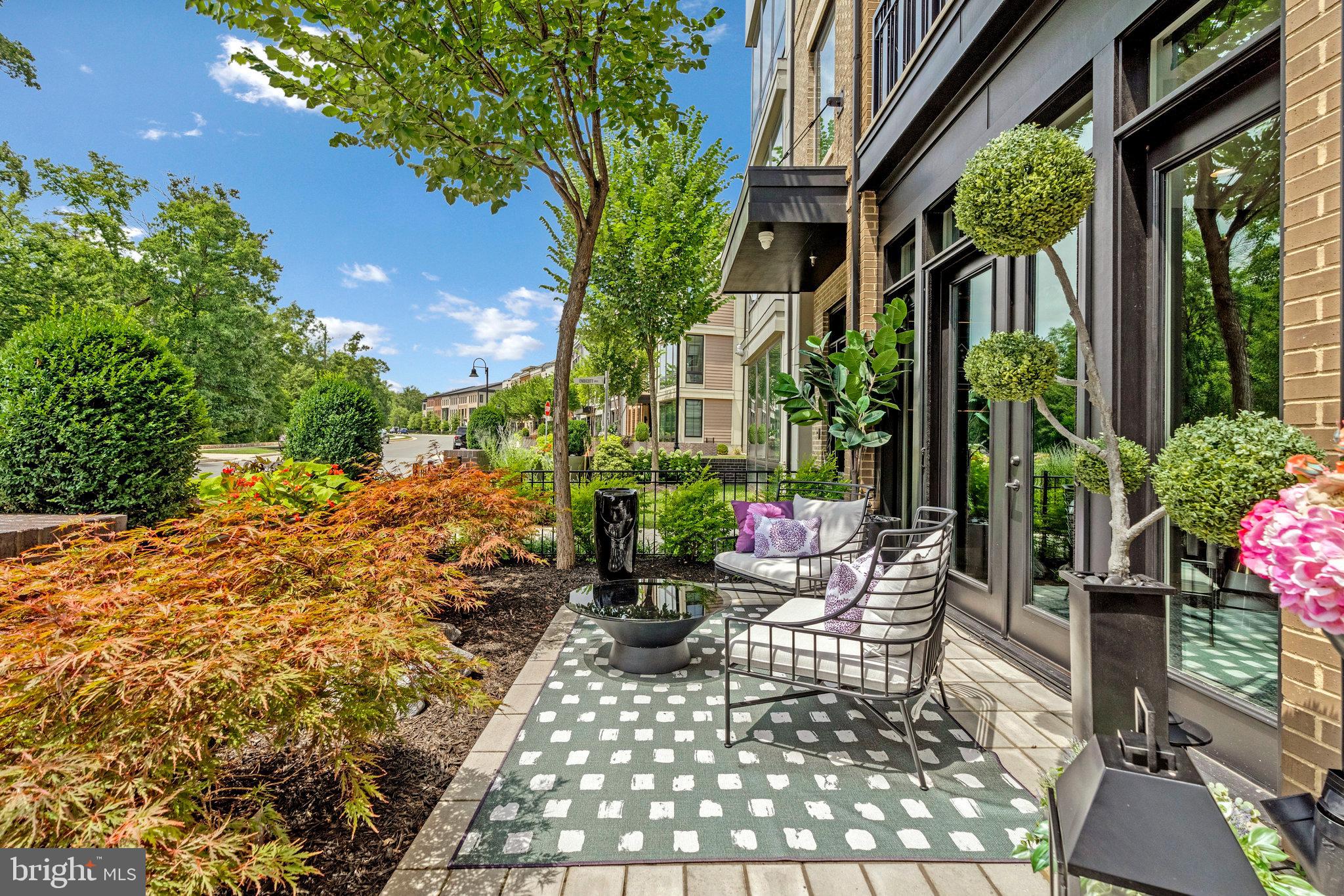 ONE LOUDOUN - Residential