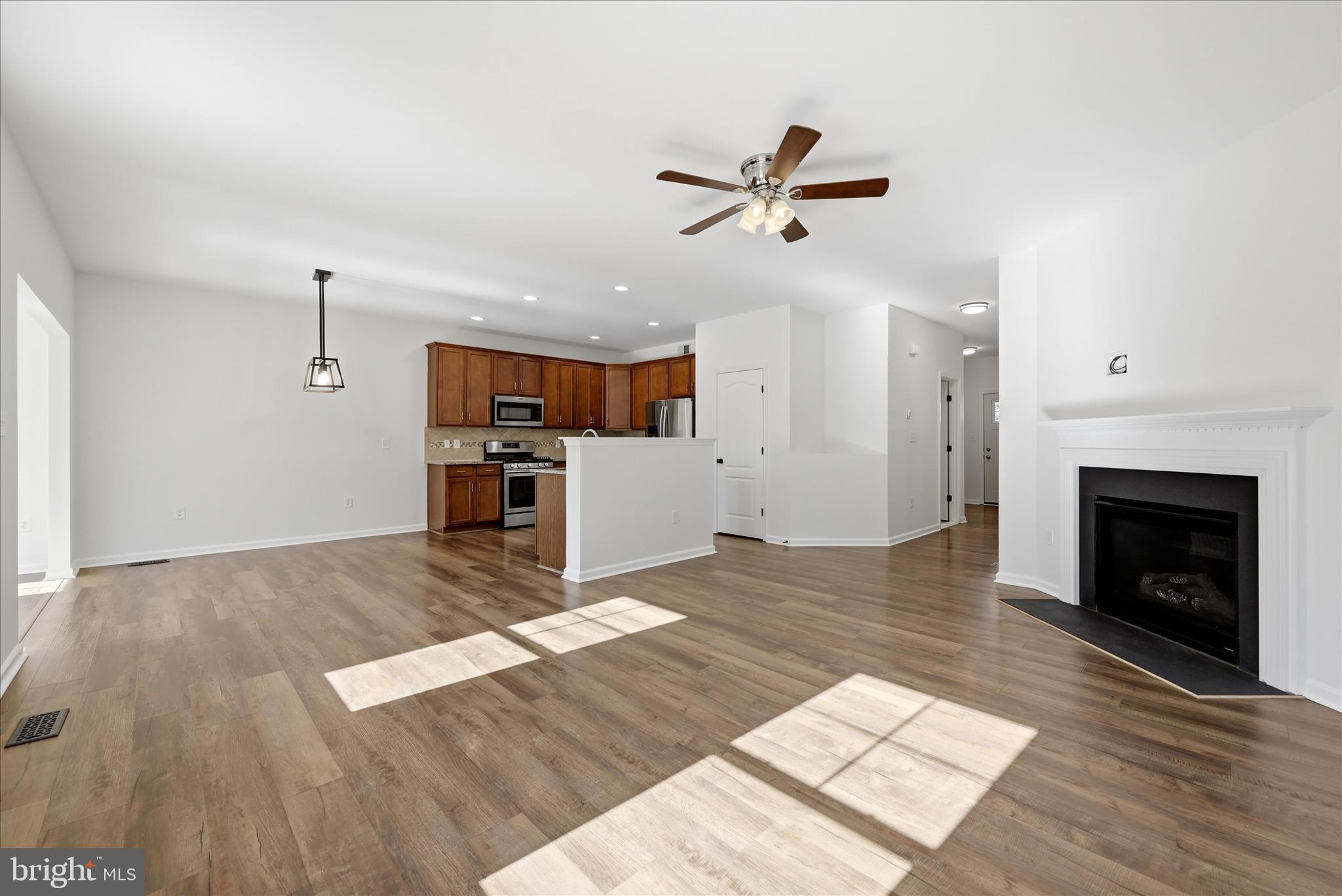 WAKELAND MANOR - Residential