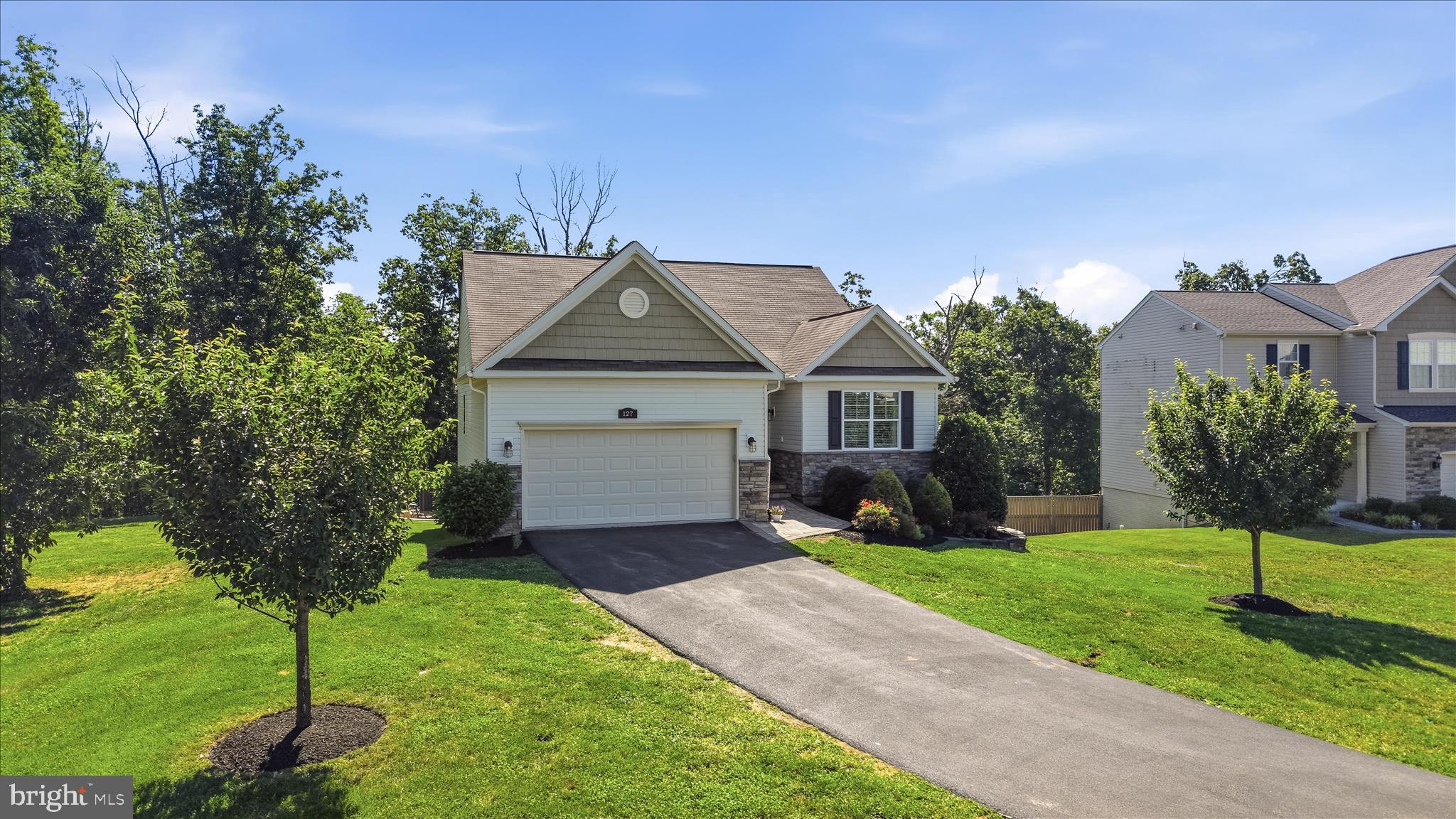 WAKELAND MANOR - Residential