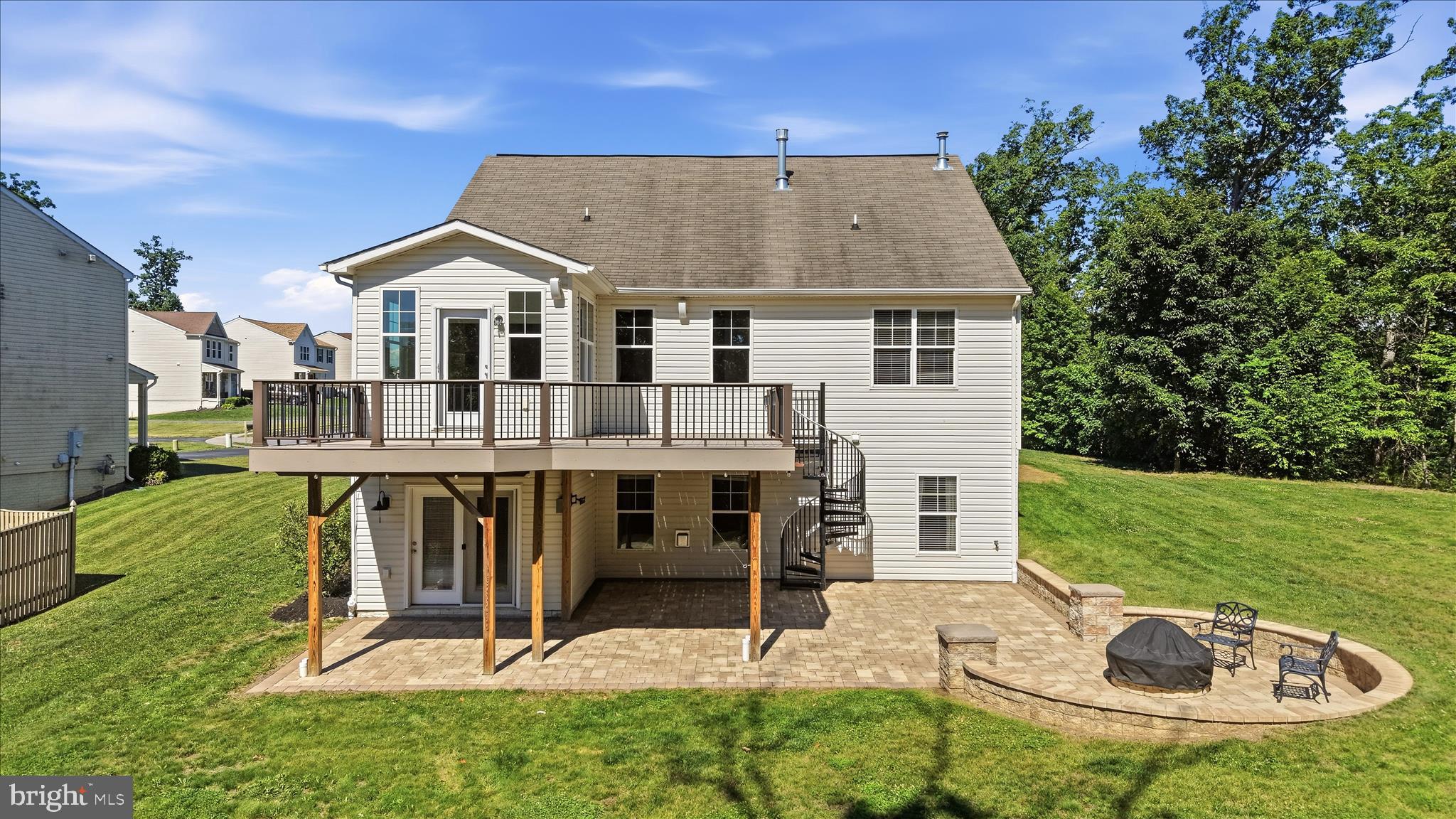 WAKELAND MANOR - Residential
