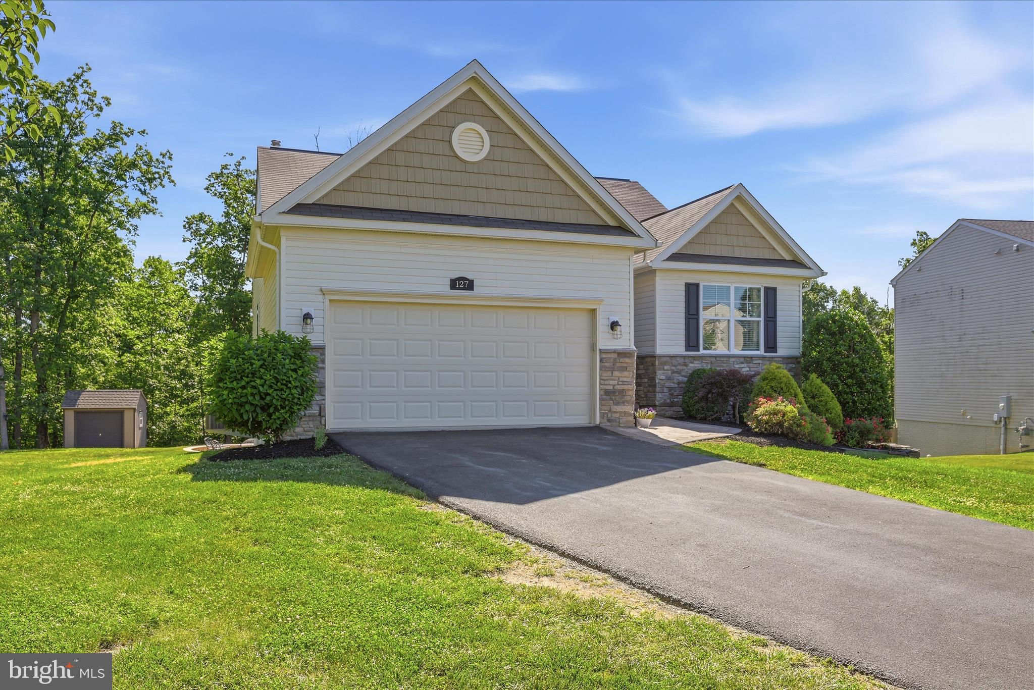 WAKELAND MANOR - Residential