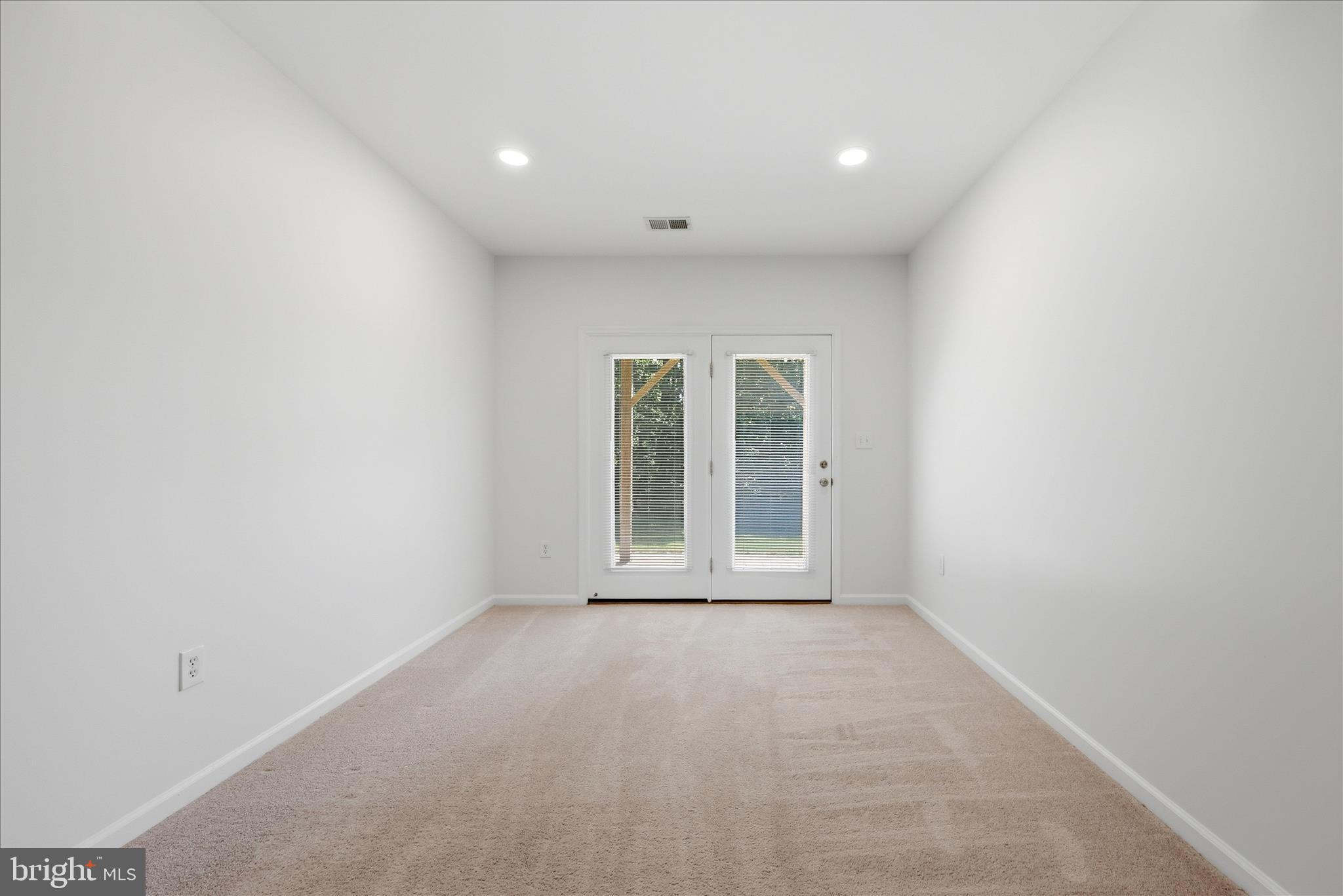 WAKELAND MANOR - Residential
