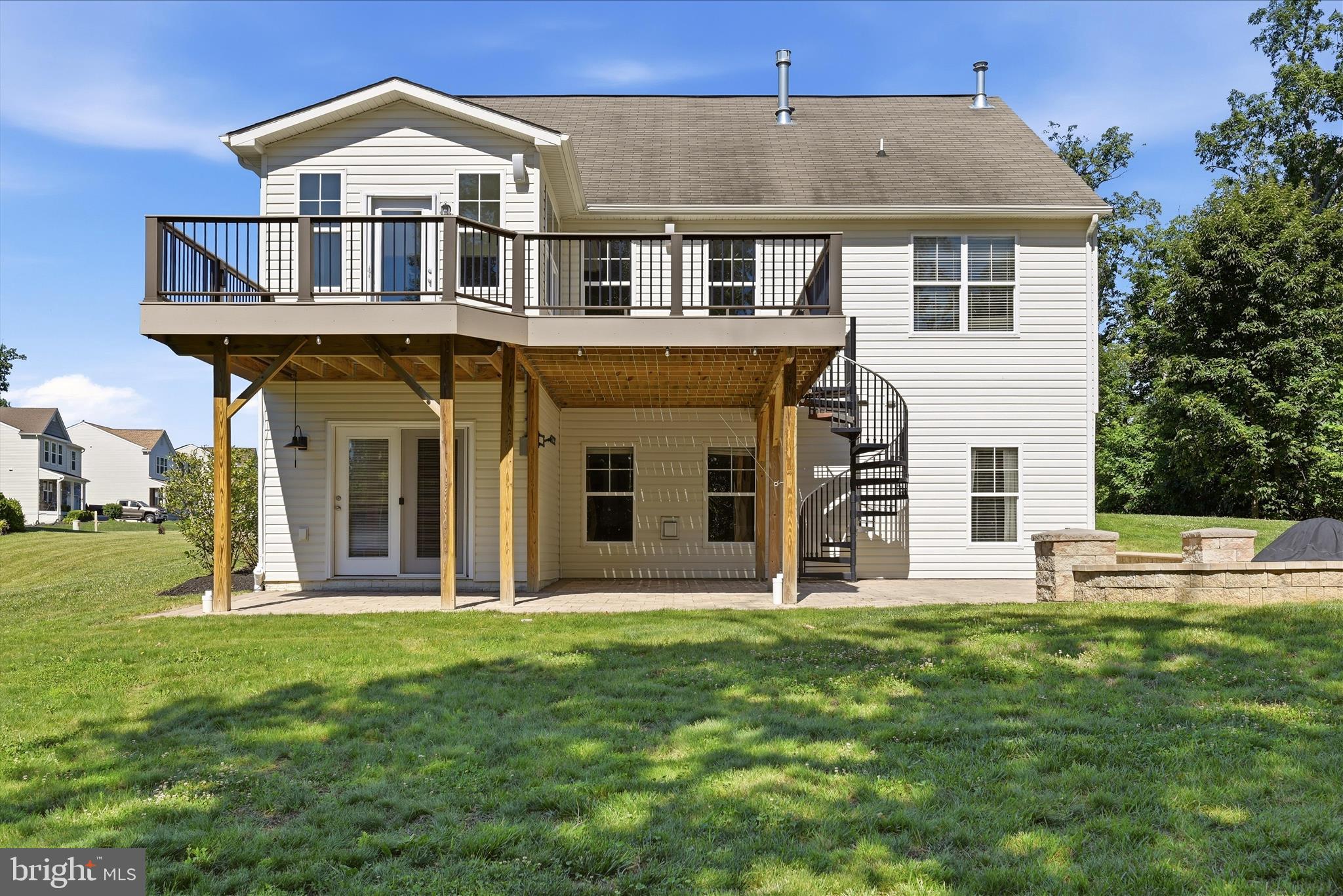 WAKELAND MANOR - Residential