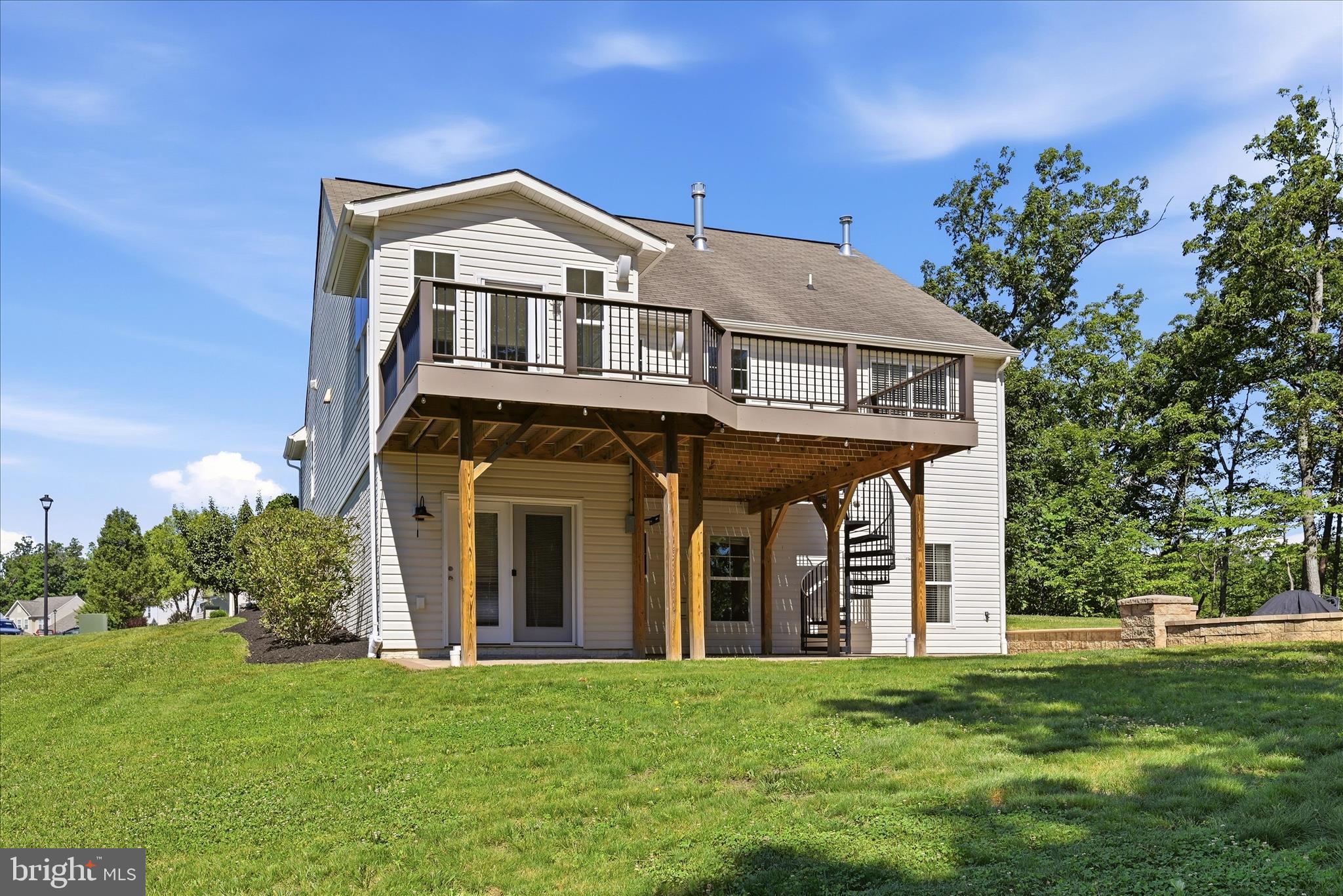 WAKELAND MANOR - Residential