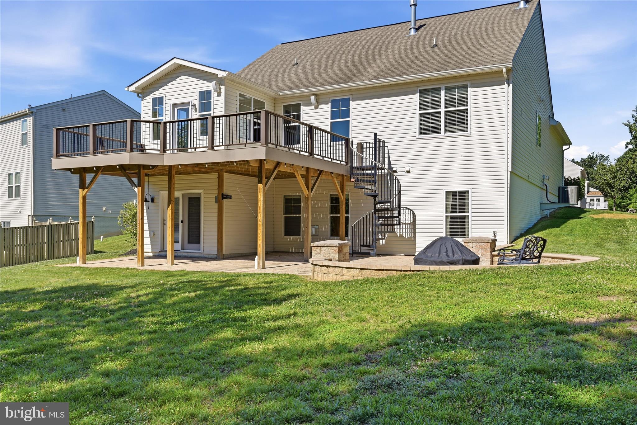 WAKELAND MANOR - Residential