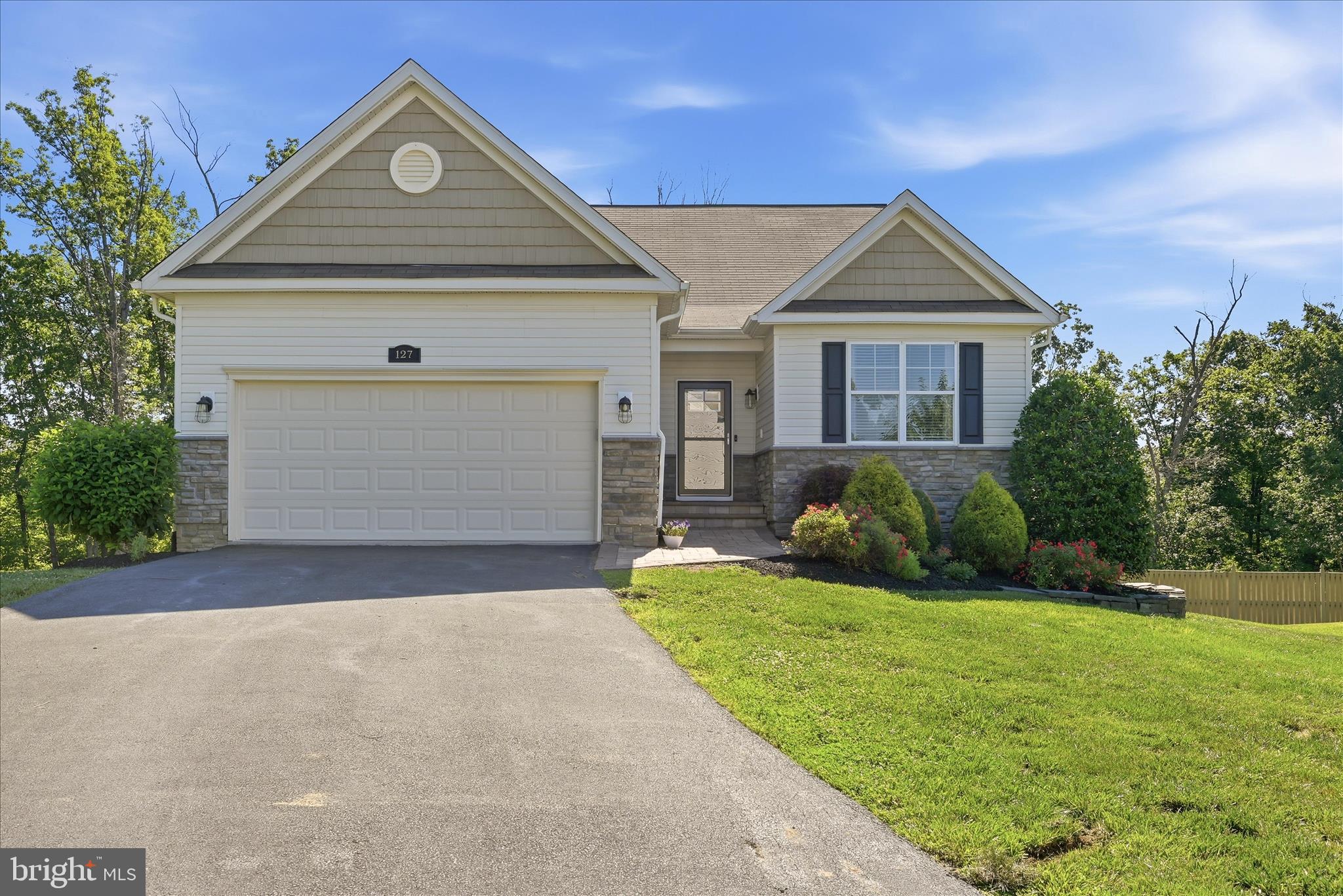 WAKELAND MANOR - Residential