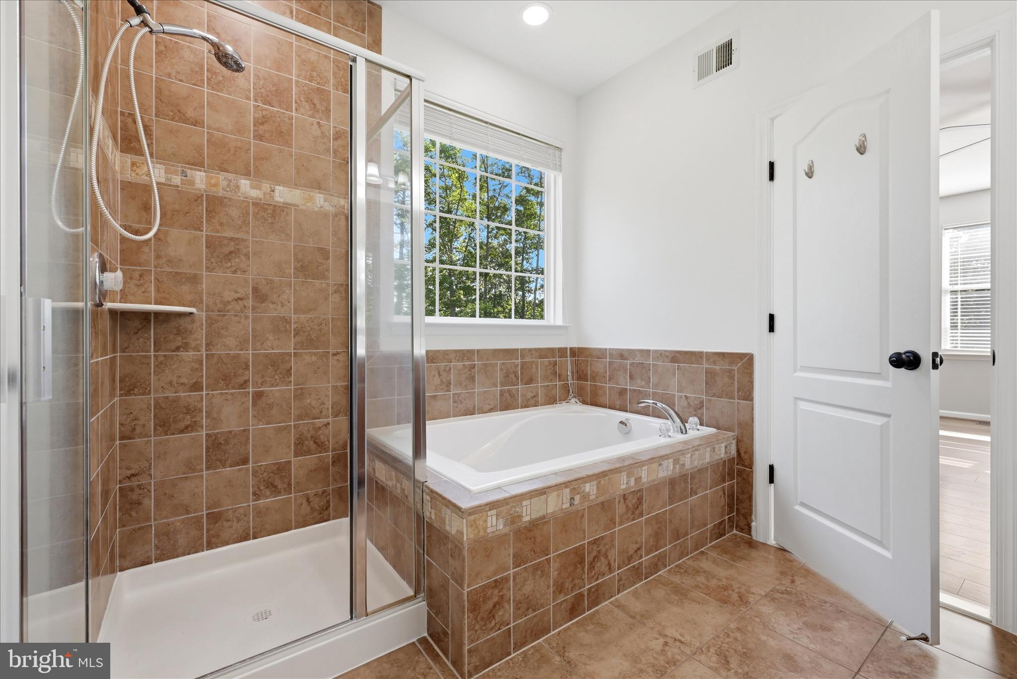 WAKELAND MANOR - Residential