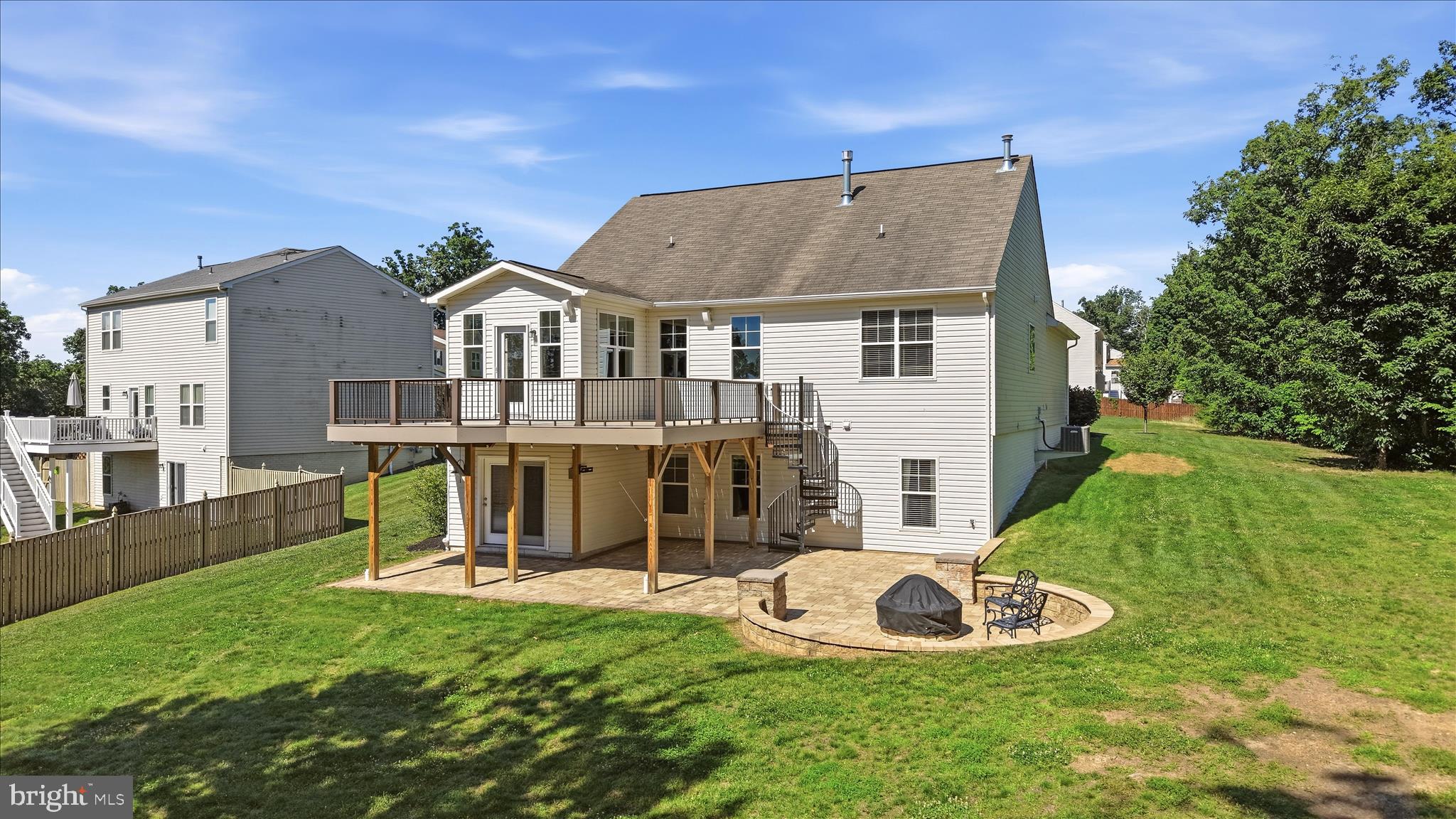 WAKELAND MANOR - Residential