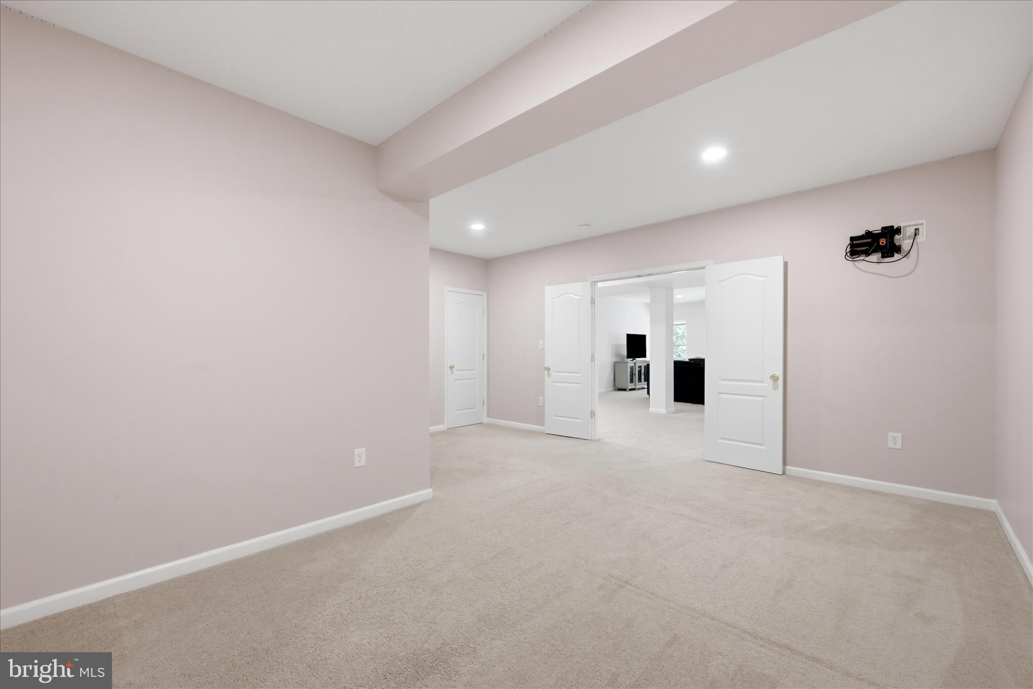 WAKELAND MANOR - Residential