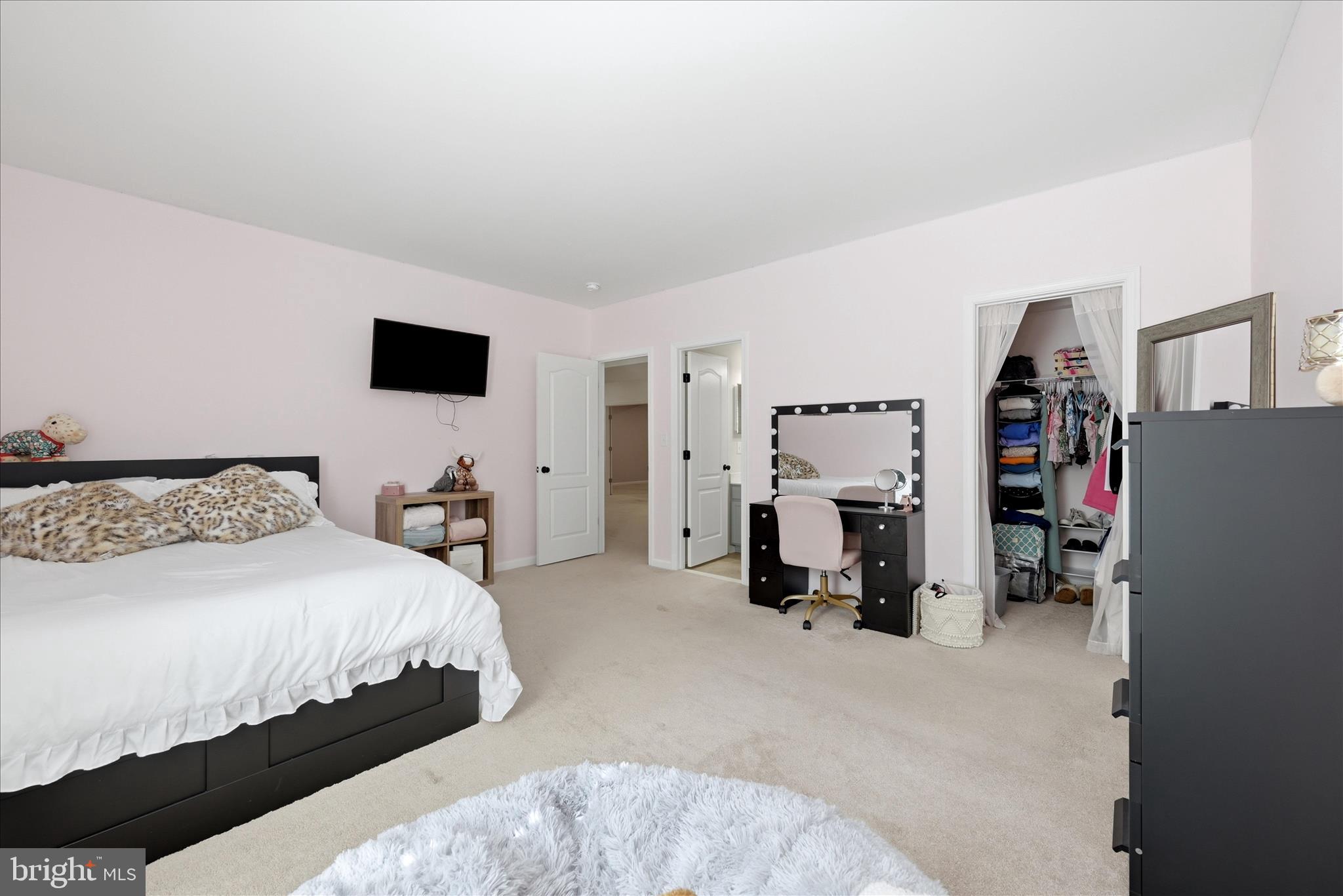 WAKELAND MANOR - Residential