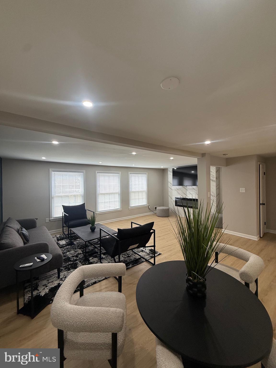 PINEWOOD HILL - Residential