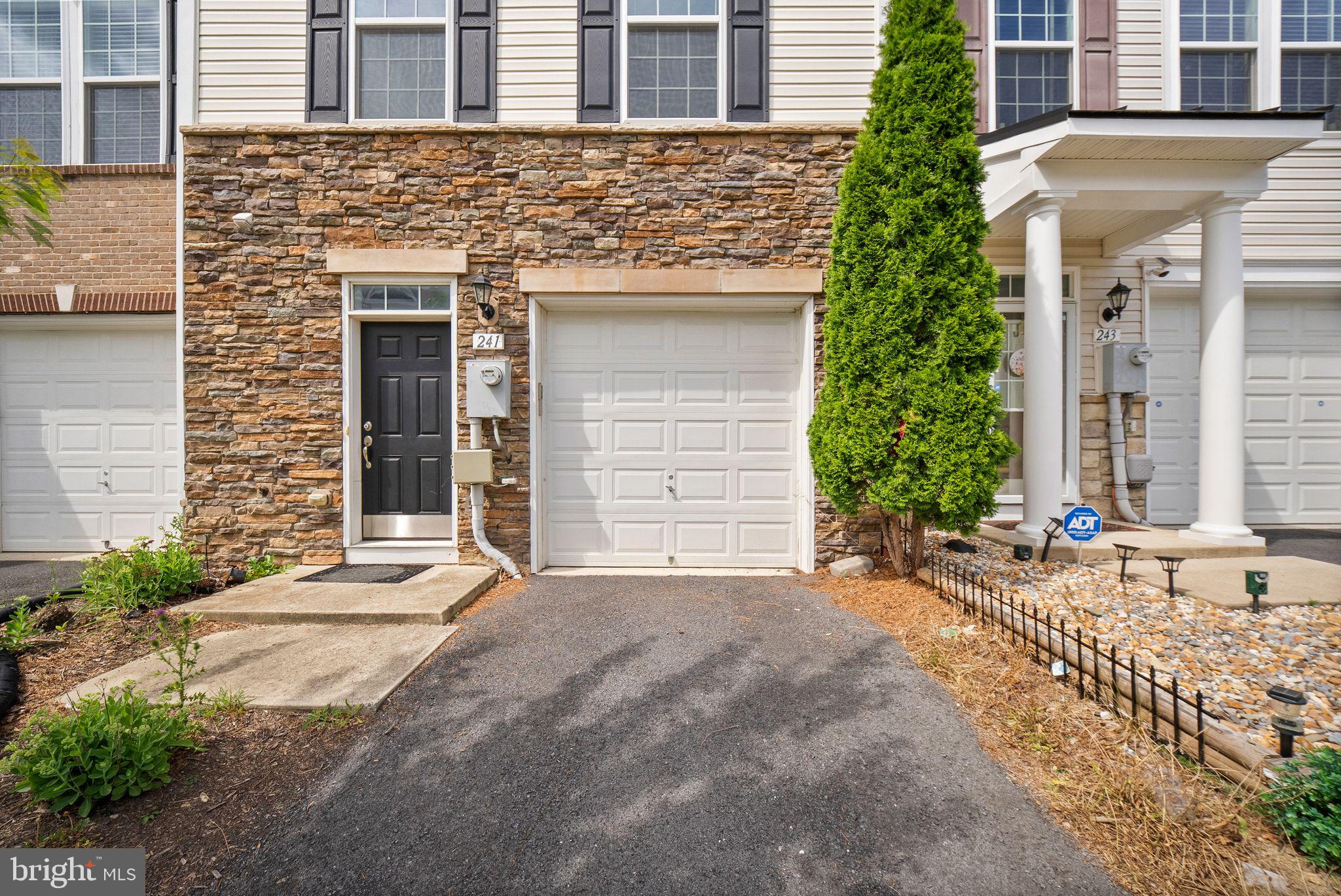 THE TOWNES AT TASKER - Residential