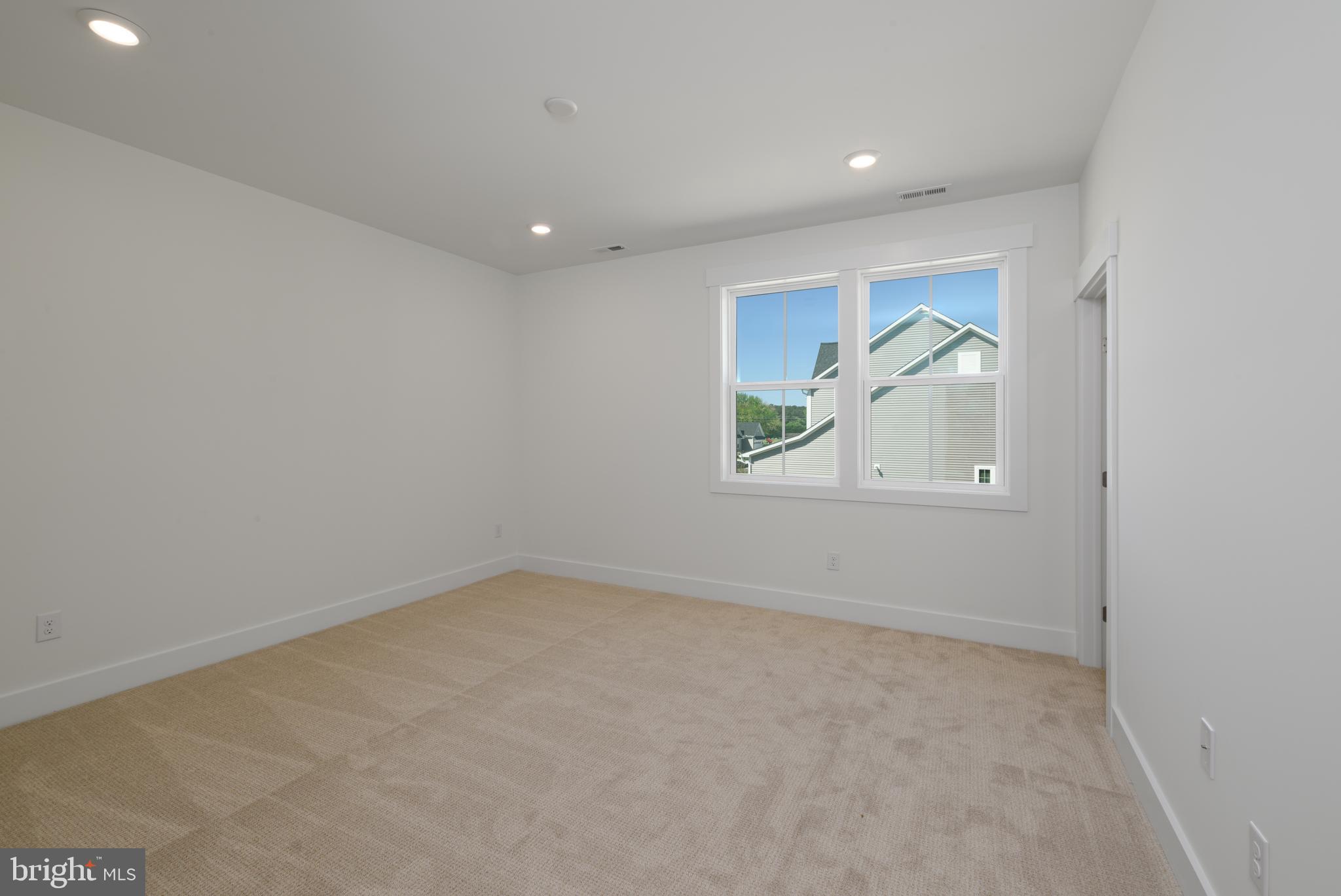 THE KNOLL AT IRONS LANE - Residential