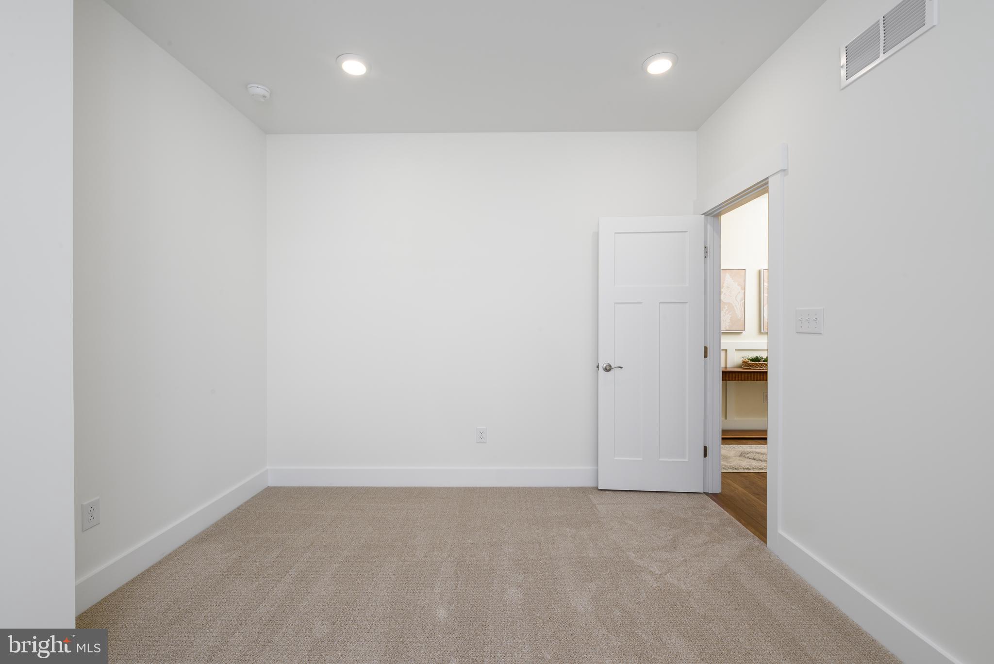 THE KNOLL AT IRONS LANE - Residential