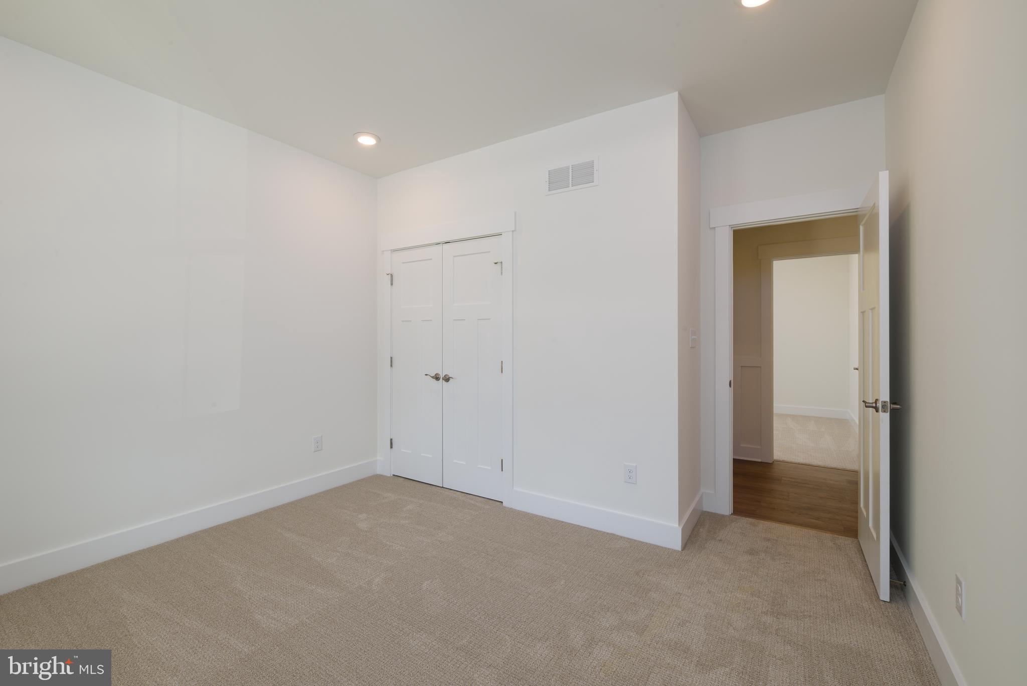 THE KNOLL AT IRONS LANE - Residential