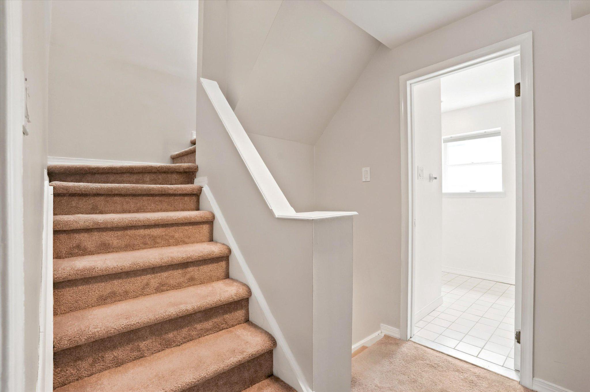 QUEEN VILLAGE - Residential