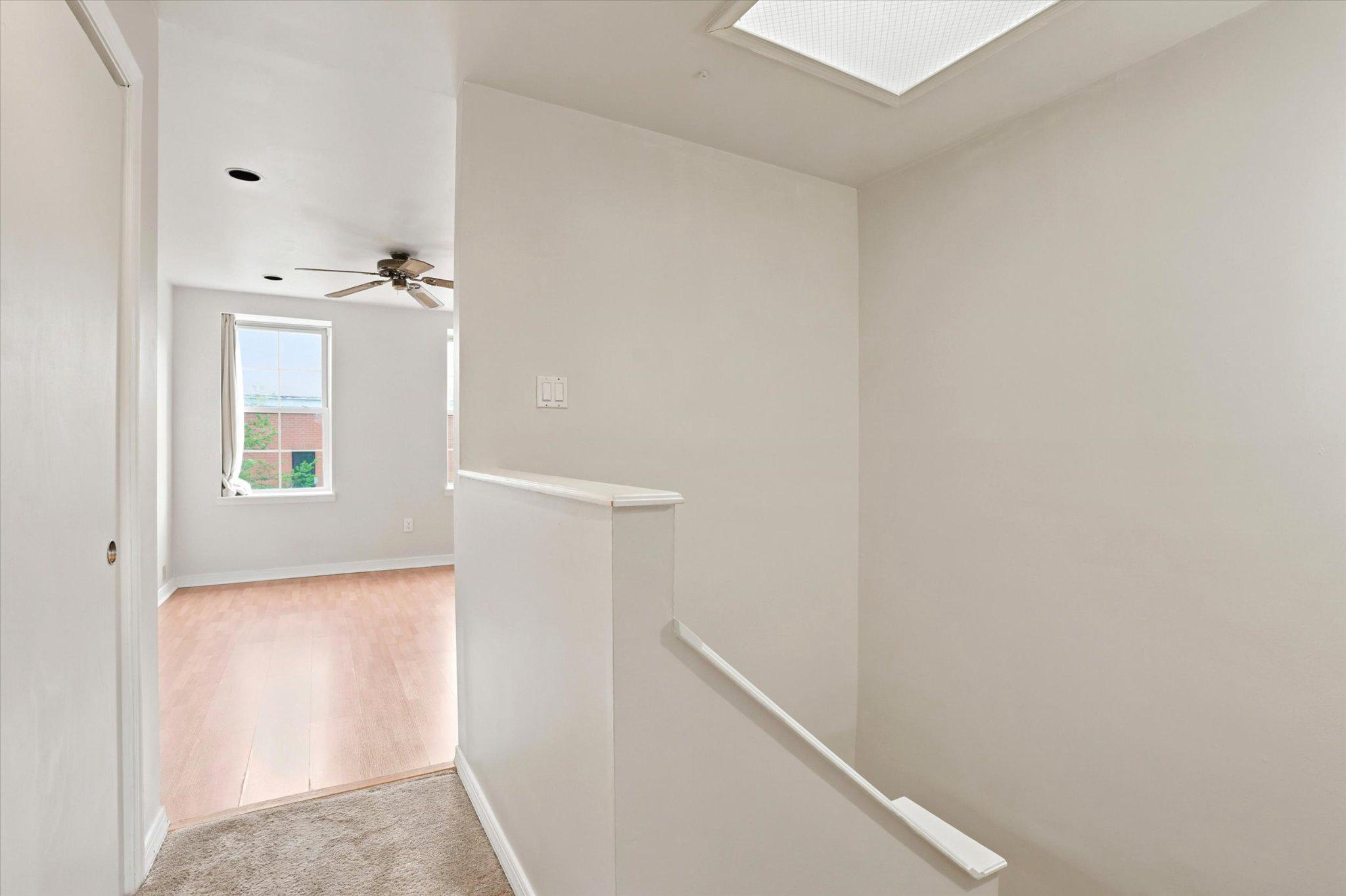 QUEEN VILLAGE - Residential