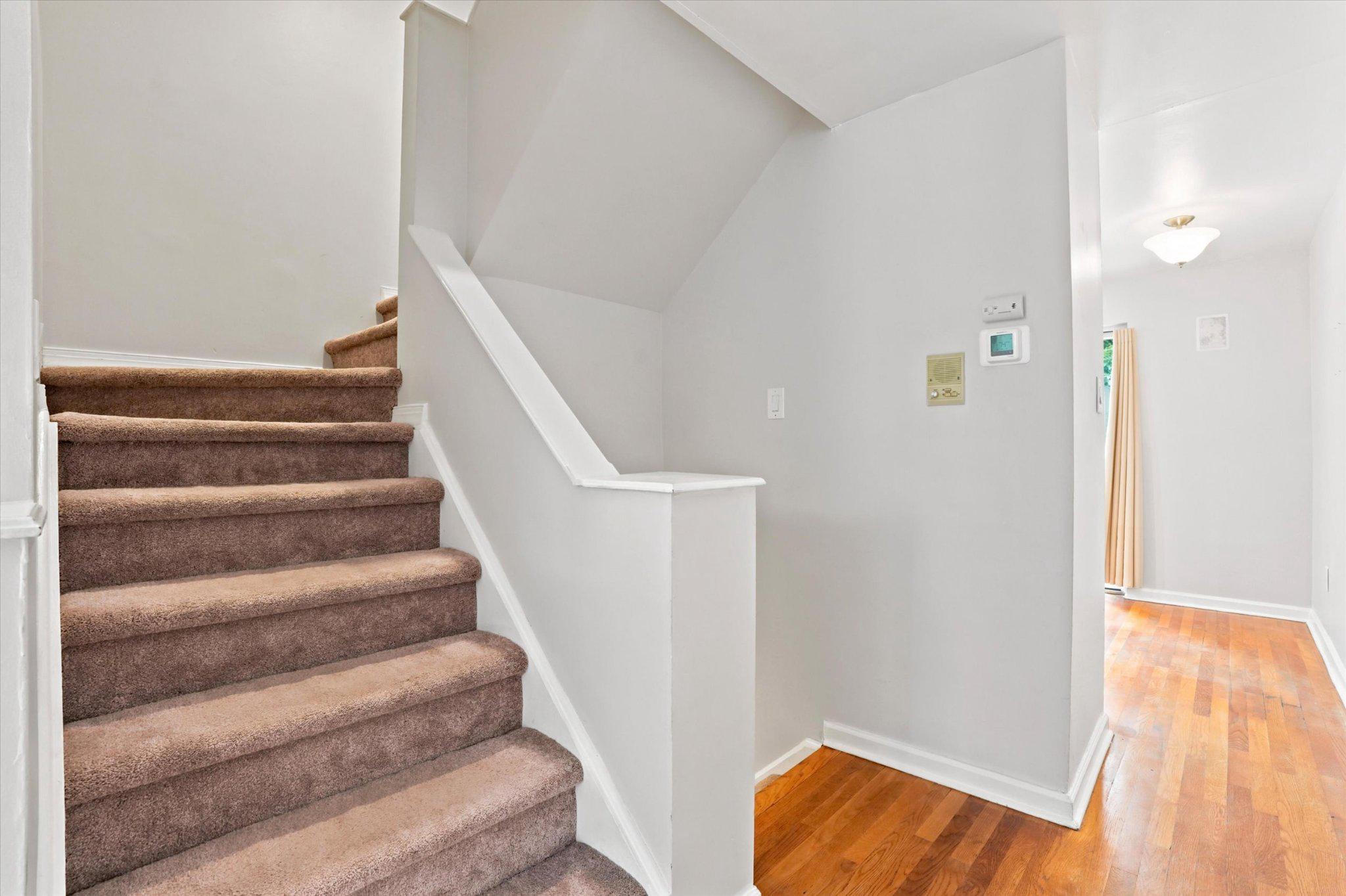 QUEEN VILLAGE - Residential
