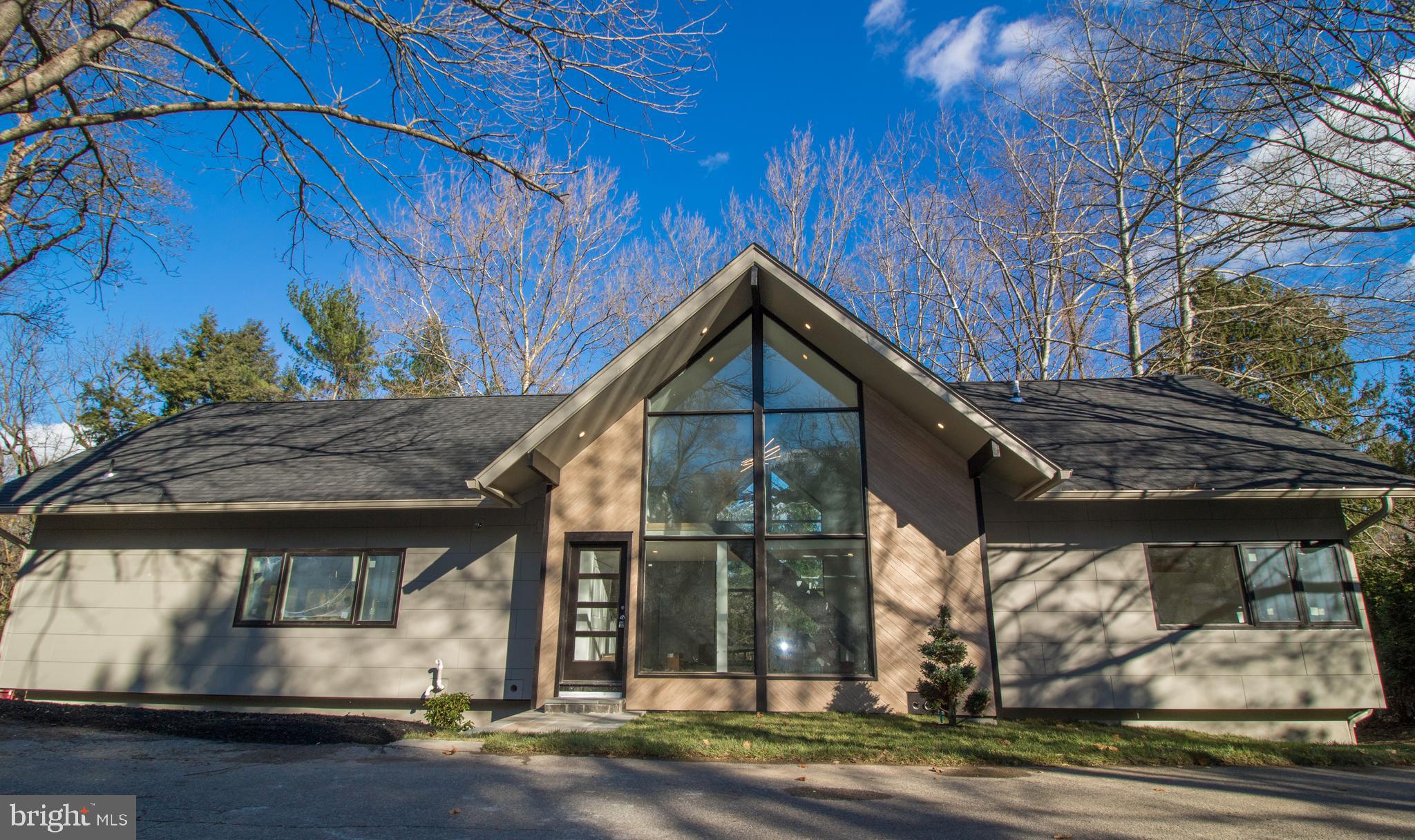 EXECUTIVE HOUSE - Residential