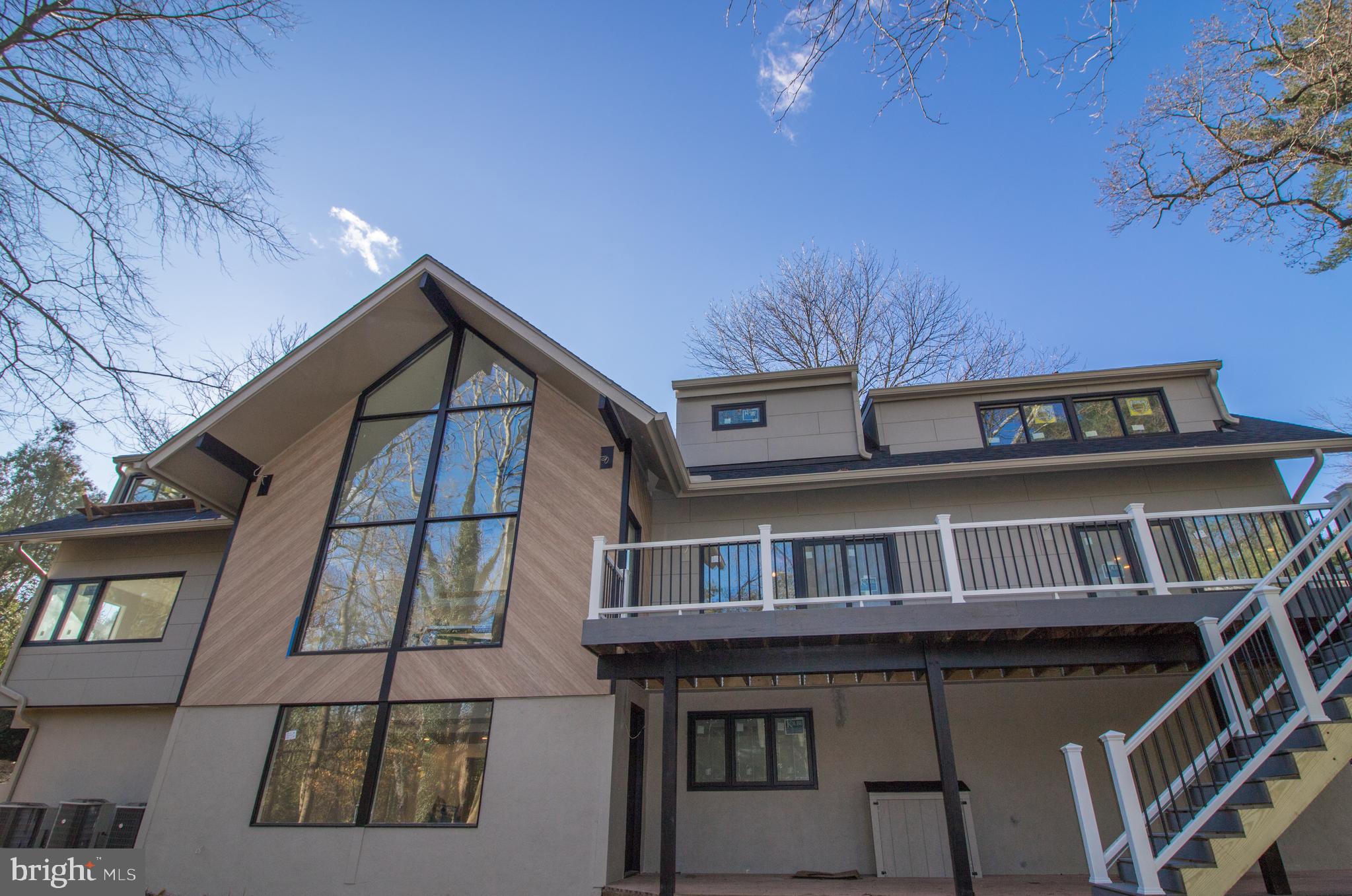 EXECUTIVE HOUSE - Residential