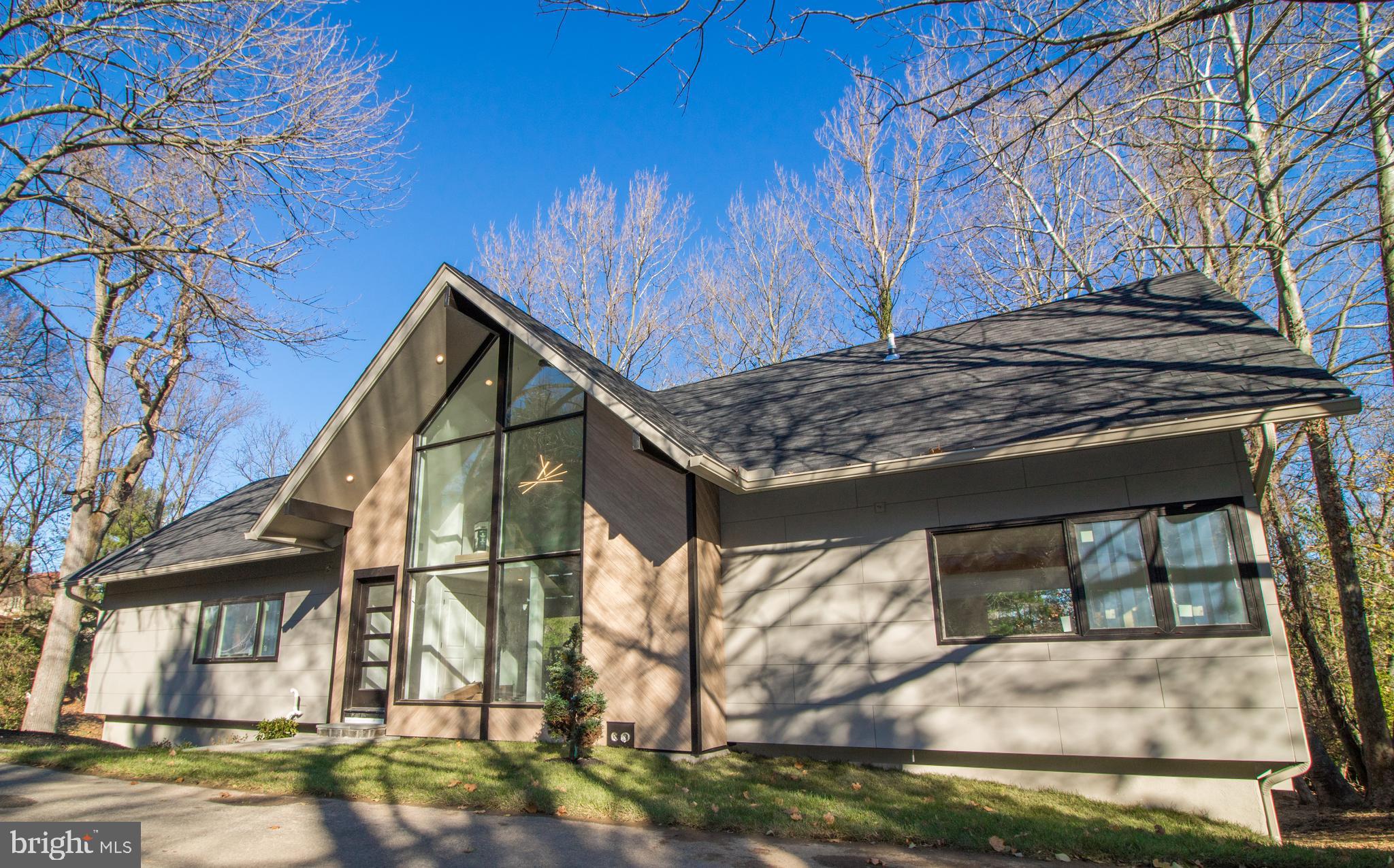 EXECUTIVE HOUSE - Residential