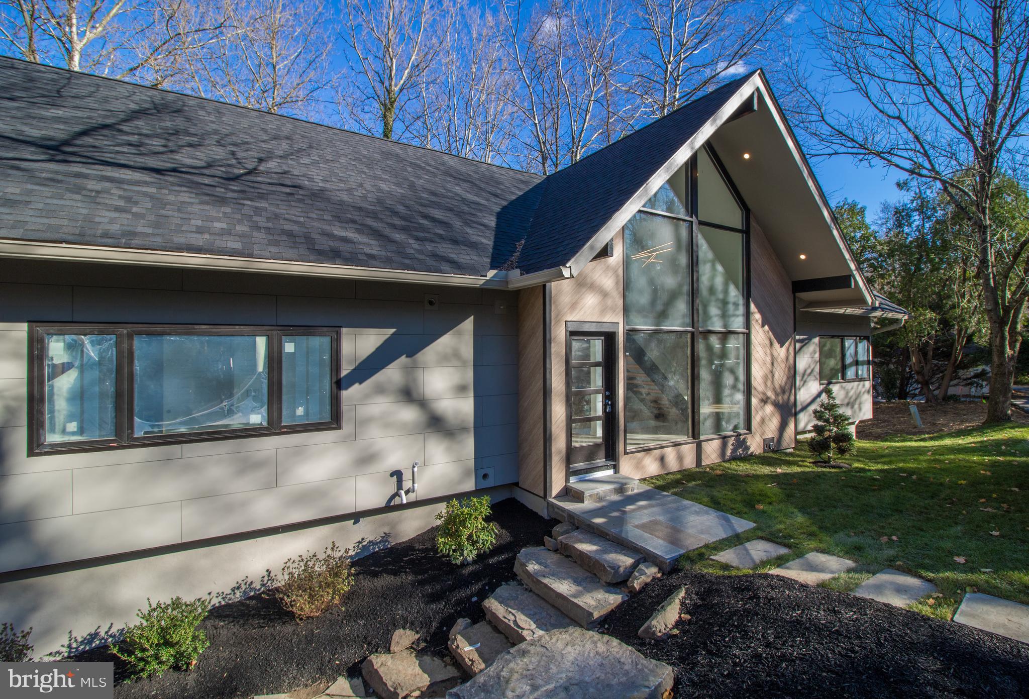 EXECUTIVE HOUSE - Residential