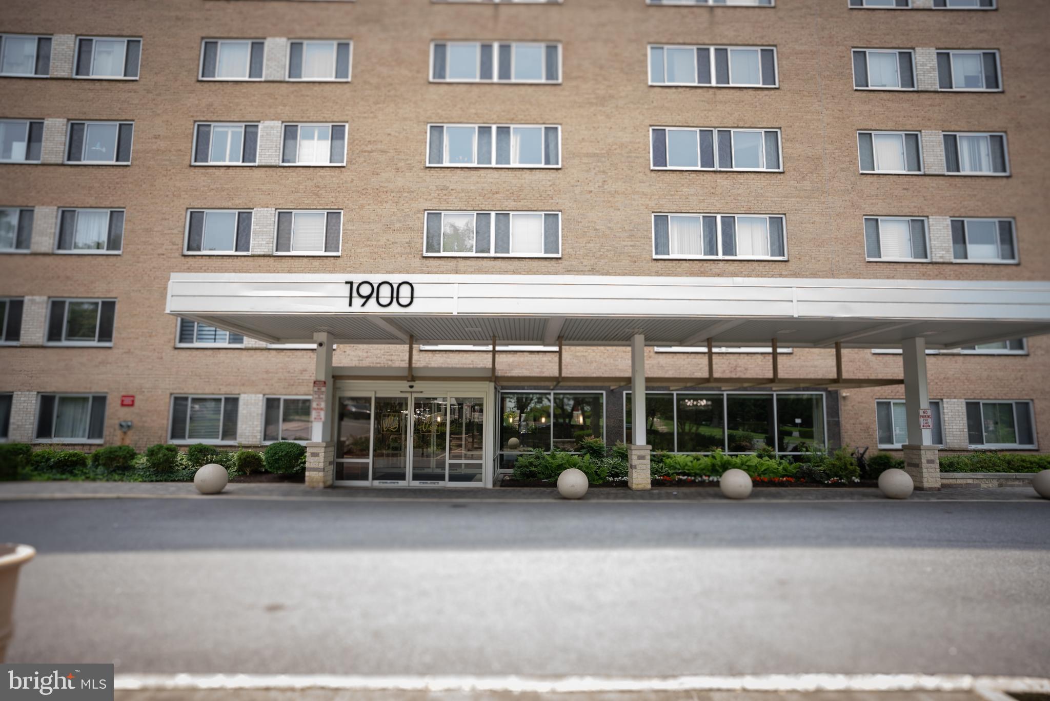 DO NOT MISS YOUR CHANCE TO CALL THIS CONDO HOME! EXPANSIVE AND WELL MAINTAIN ONE BEDROOM APARTMENT AT THE PARK SUTTON CONDOMINIUMS WITH ALL UTILITIES INCLUDED IN MONTHLY CONDO FEE. NESTLED IN THE VIBRANT HEART OF SILVER SPRING, NEAR METRO AND EASY COMMUTE TO I-495, BETHESDA, AND DC. THE UNIT HAS BEEN UPDATED. NEW DISHWASHER AND STOVE. PARK SUTTON CONDOMINIUMS HAS MULTIPLE AMENITIES TO OFFER: SWIMMING POOL, GRILL AREA, PARTY ROOM, ROOF TOP DECK, LAUNDRY ROOM, FULL SERVICE WITH FRONT DESK PERSONAL, AMPLE PARKING FOR RESIDENTS AND GUEST, AND IS PET FRIENDLY.