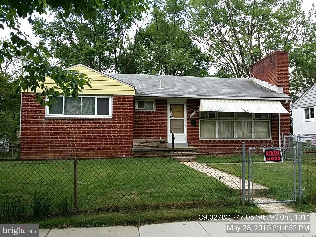 Rancher in Silver Spring - You can not ask for a more convenient location - Great living and all on one level with a nice partly fenced yard. The home has lots of potential. This is being marketed via an online auction. Sold as is, where is. Occupied sale.